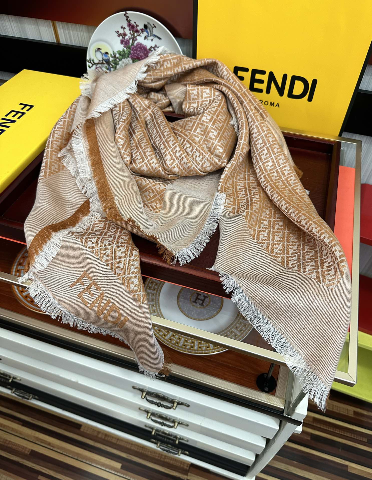 🔥上新 芬迪 重磅推荐F字母标志，太美了[得意]，永不过时，好货不怕晚，经典款F家人手必备一条最最经典款