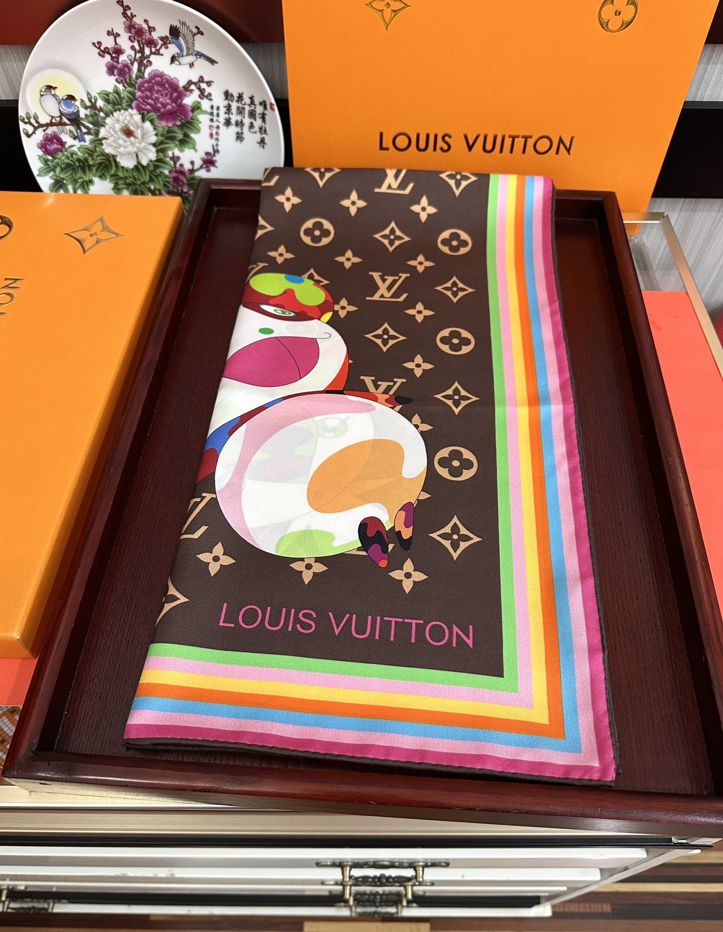 🔥LV官网同步【18mm双面同色顶级真丝】[庆祝]“L家”90典藏方巾通过别致的经典色彩向原创设计致敬[