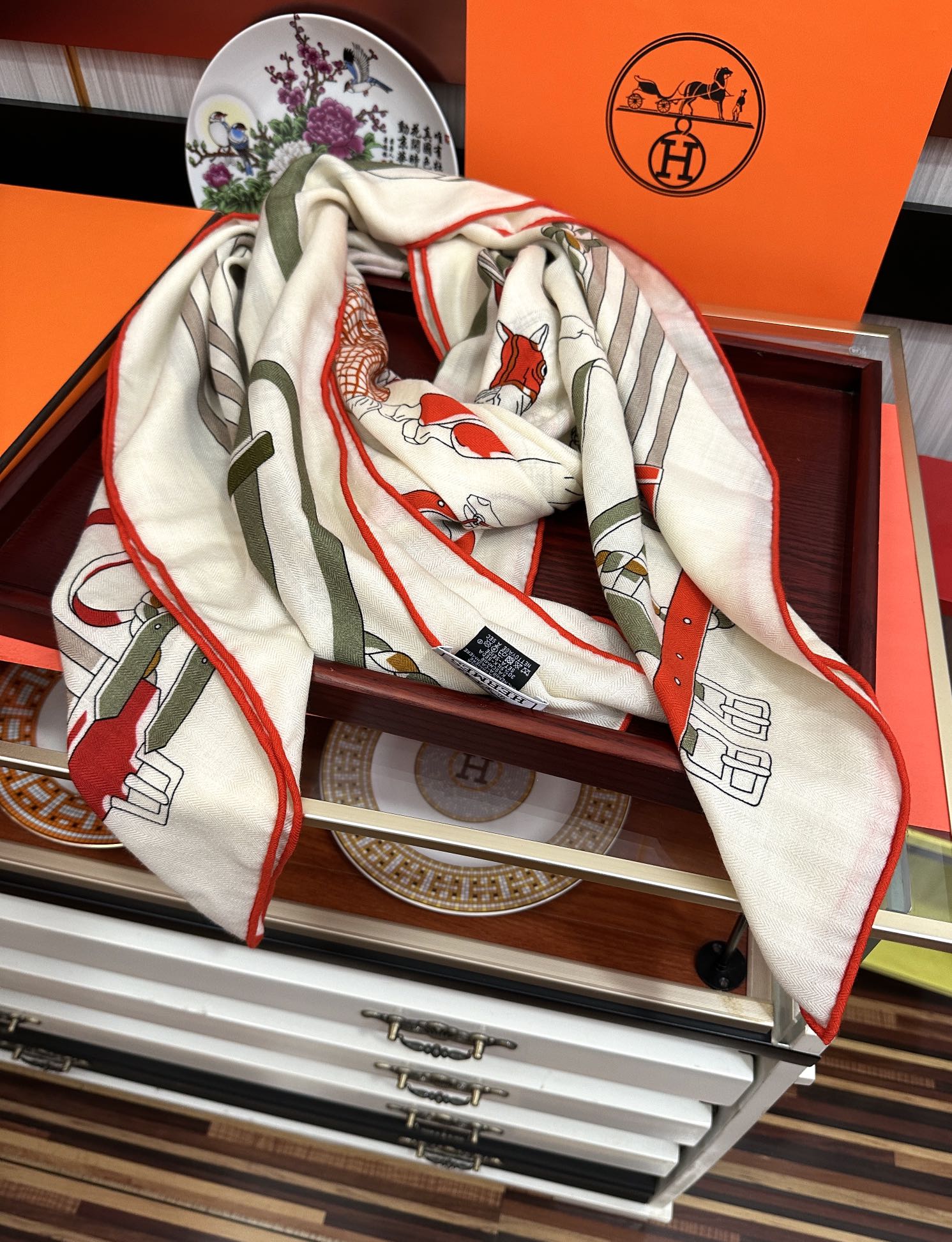 。爱马仕2025秋冬新款[爱心]新一季丝巾采购清单估计各位养马人们已经列好了[太阳]我就不推荐了回头分享