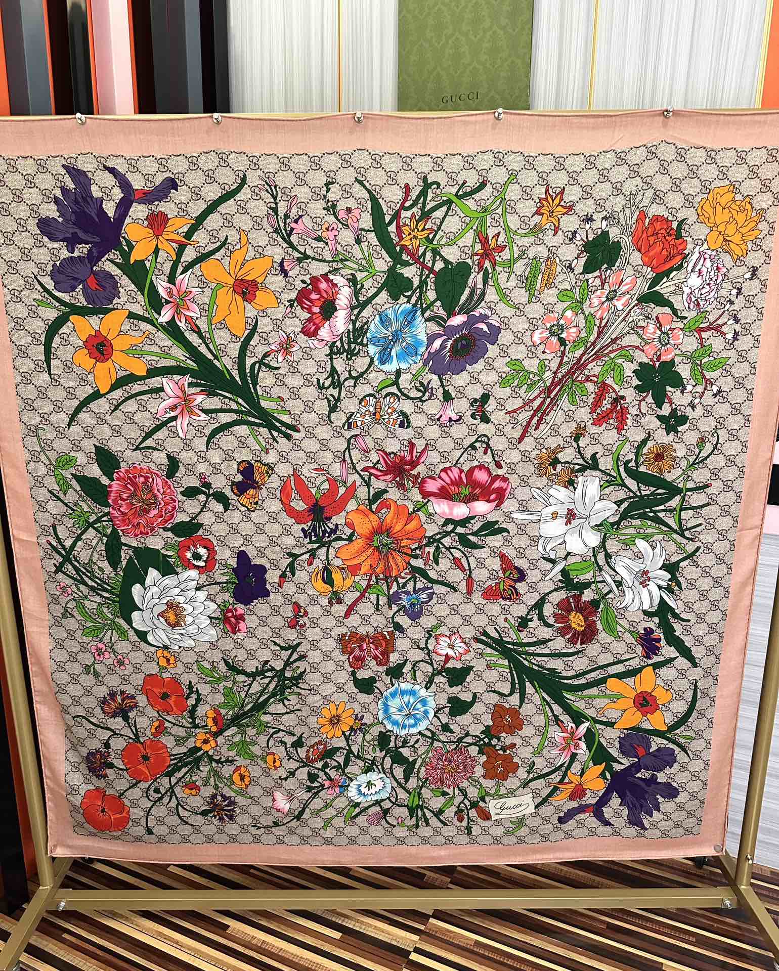 爆款🔥古奇 【GG图案花朵双面同色】永远流行[礼物]~新一季的面料超高级，真心超级柔软，丝丝顺滑[太阳]