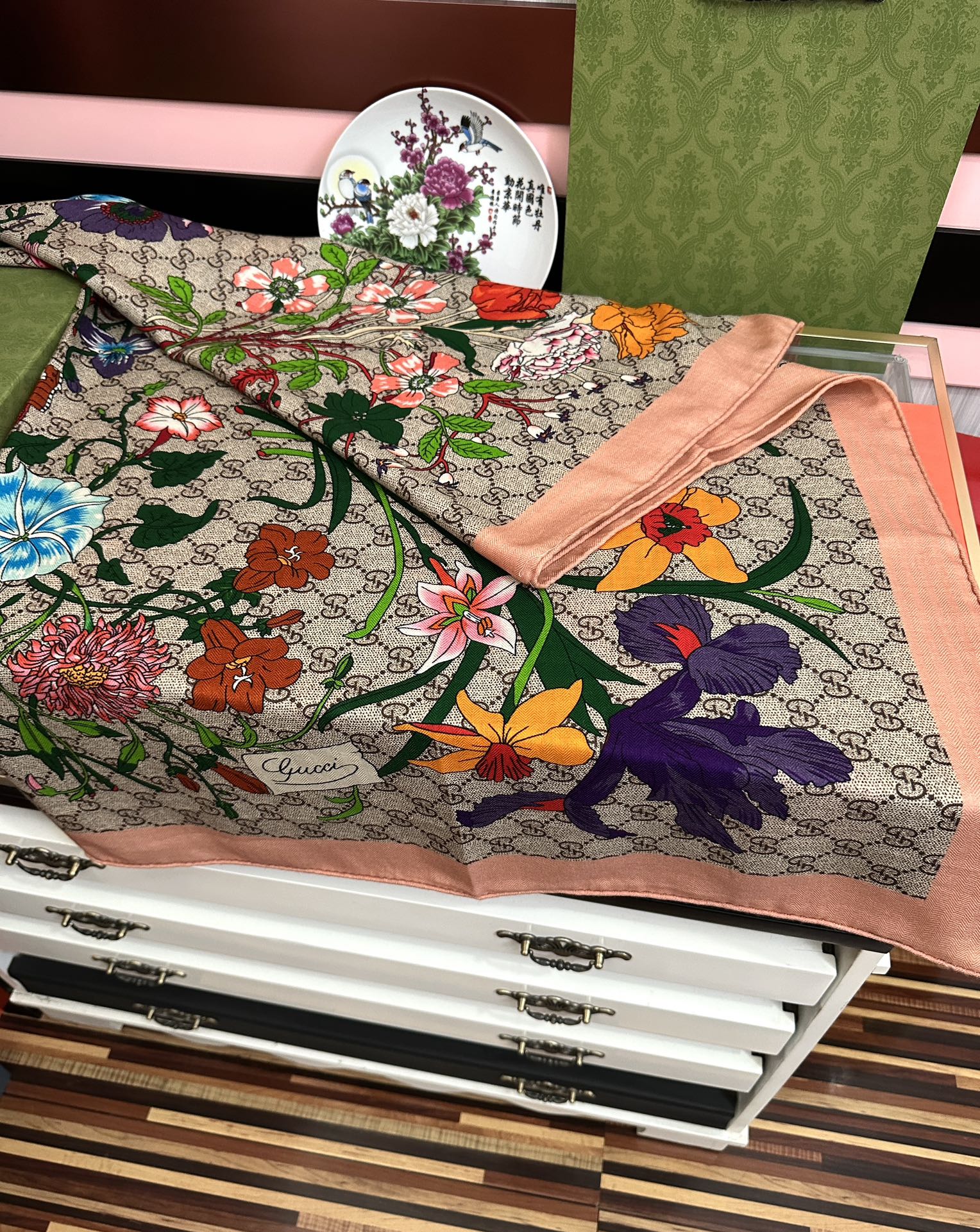 爆款🔥古奇 【GG图案花朵双面同色】永远流行[礼物]~新一季的面料超高级，真心超级柔软，丝丝顺滑[太阳]