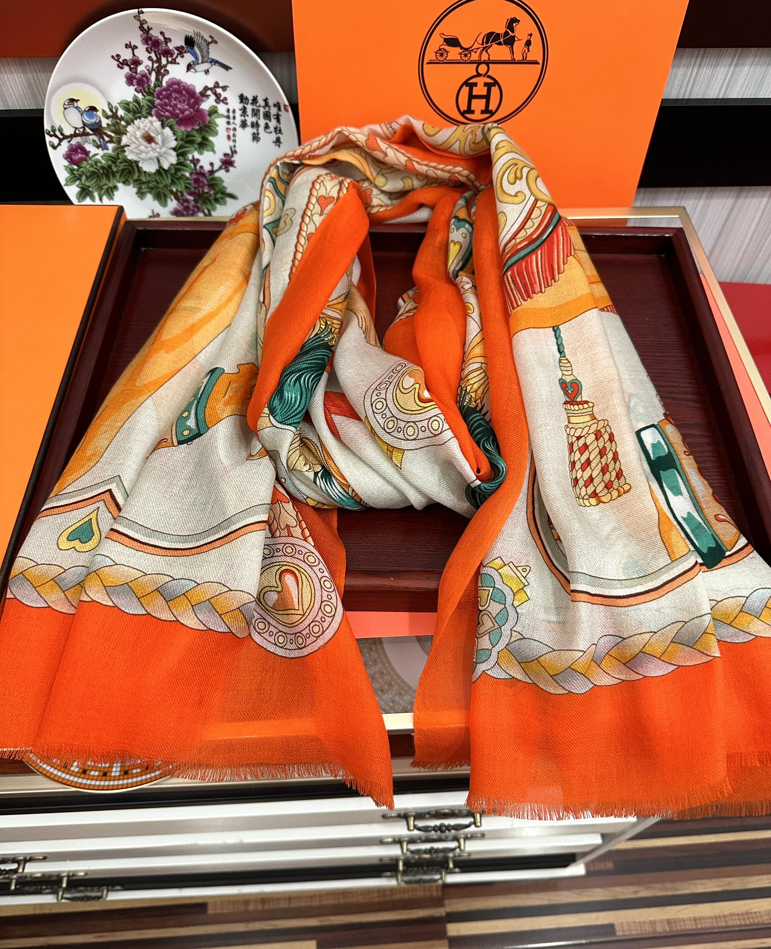 🔥新款羊绒 爱马仕2025 最新款顶级设计太美了，真心赞👍😘💍实物真心美 🎀披肩配以印花💓💃🏻无论设计喷