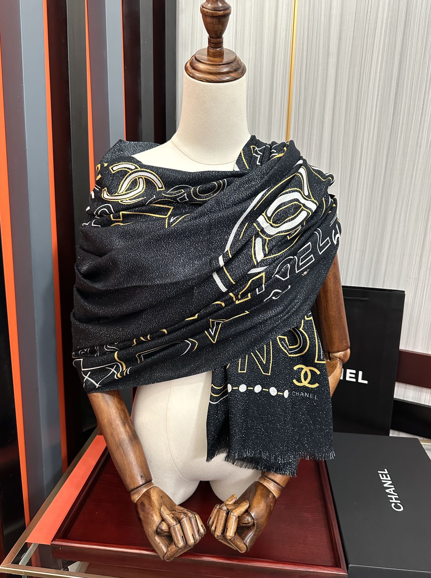 🔥上新小香 银丝2025 最新款[吃瓜]闪闪发光[咖啡]顶级设计太美了，真心赞👍【羊绒绒长巾】😘💍实物真