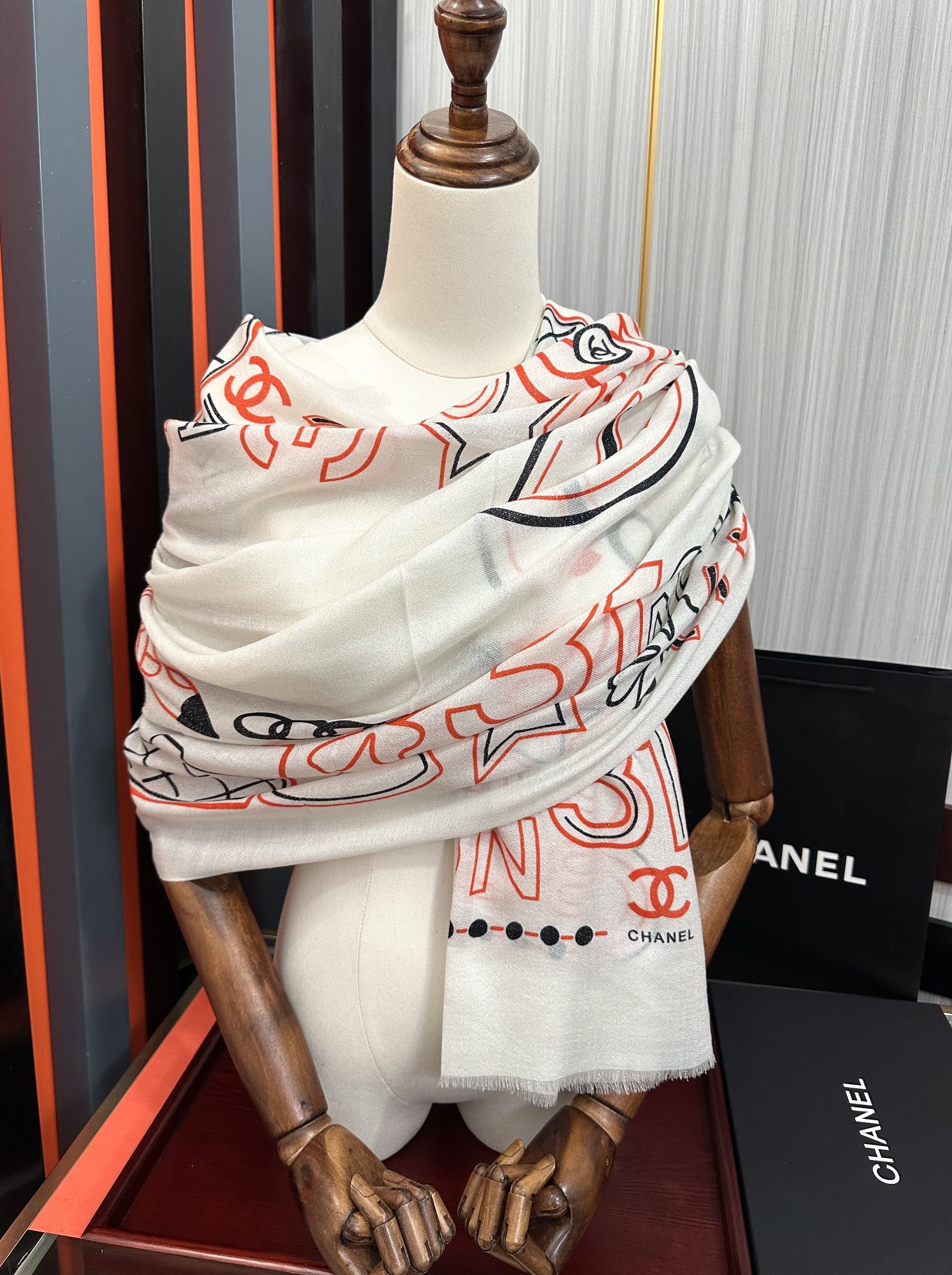 🔥上新小香 银丝2025 最新款[吃瓜]闪闪发光[咖啡]顶级设计太美了，真心赞👍【羊绒绒长巾】😘💍实物真