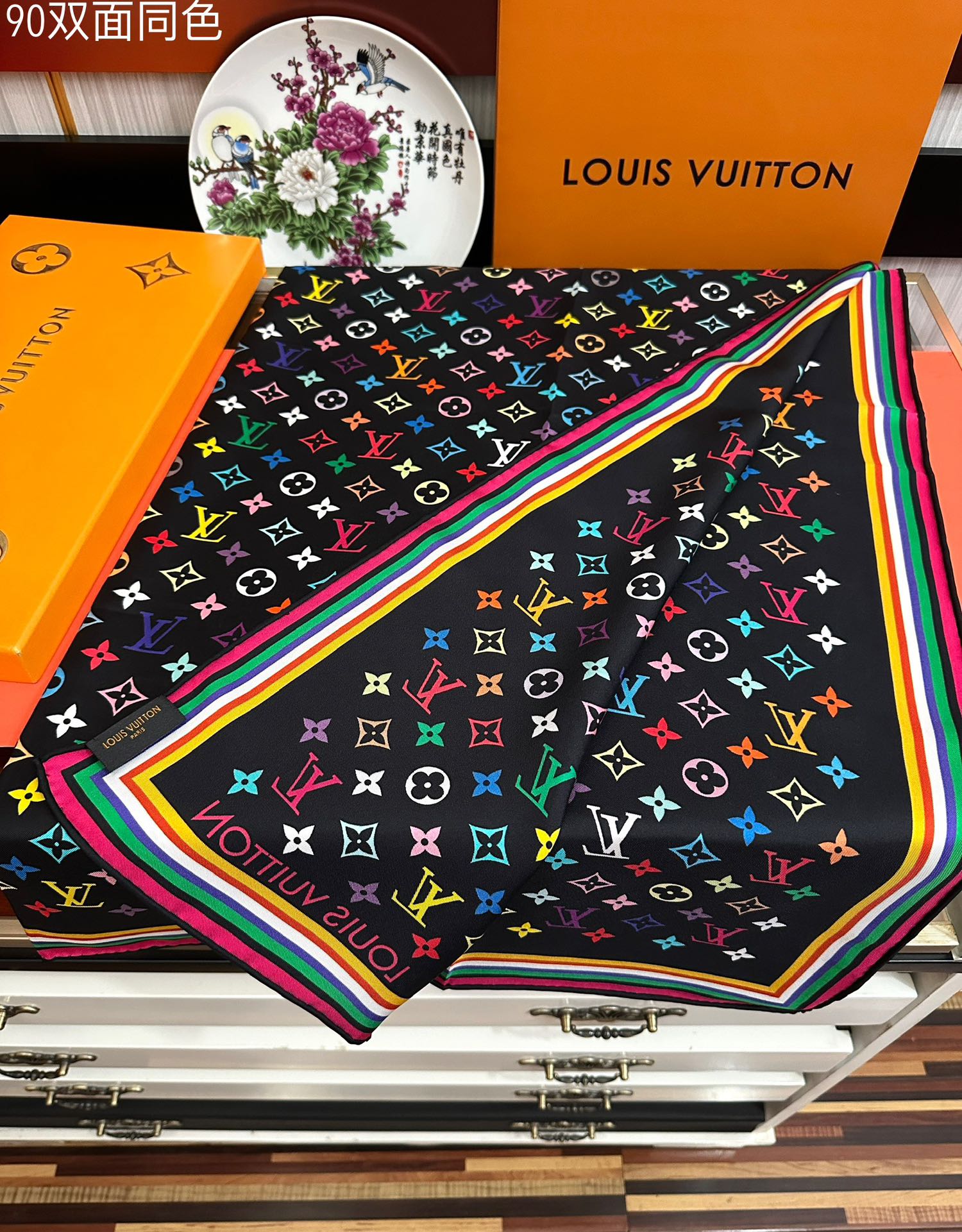 🔥 高版本LV官网同步【双面同色】[庆祝]“L家”90典藏方巾通过别致的经典色彩向原创设计致敬[太阳]作