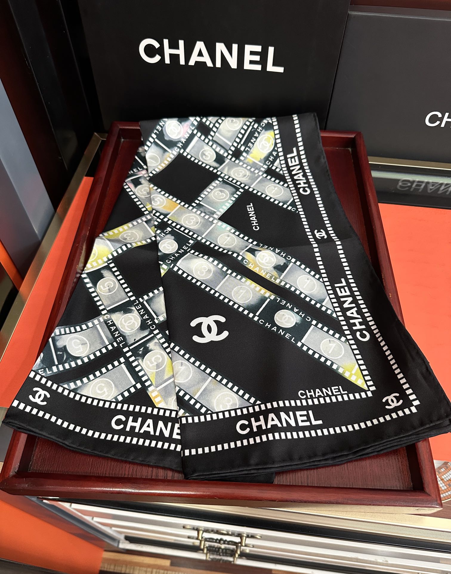 🔥𝐂𝐡𝐚𝐧𝐞𝐥 高品质【双面同色 电影胶卷🎞️】18姆米 原单品质[庆祝]今年第一款一眼心动的系列[玫瑰