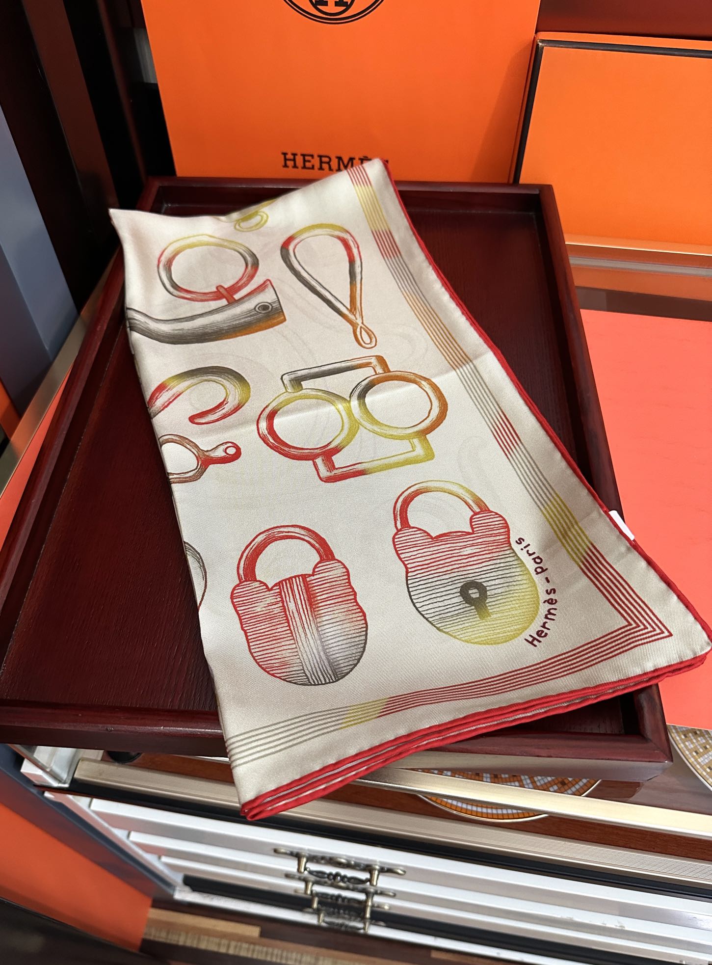 🔥高品质2025爱马仕最新款 官网同步 [太阳]精致卷边[嘴唇]太美了品质感很显好[得意]好搭到上瘾的丝