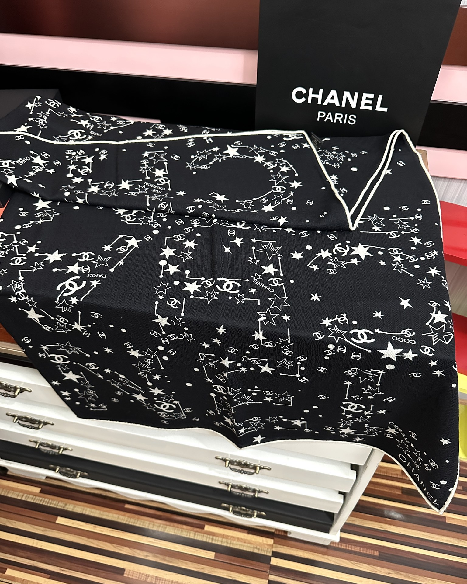 新款❤️2025 香奈儿 星星✨涂鸦 官网同步 【双面同色】[發]经典设计优雅风[礼物]~气质到骨子里[