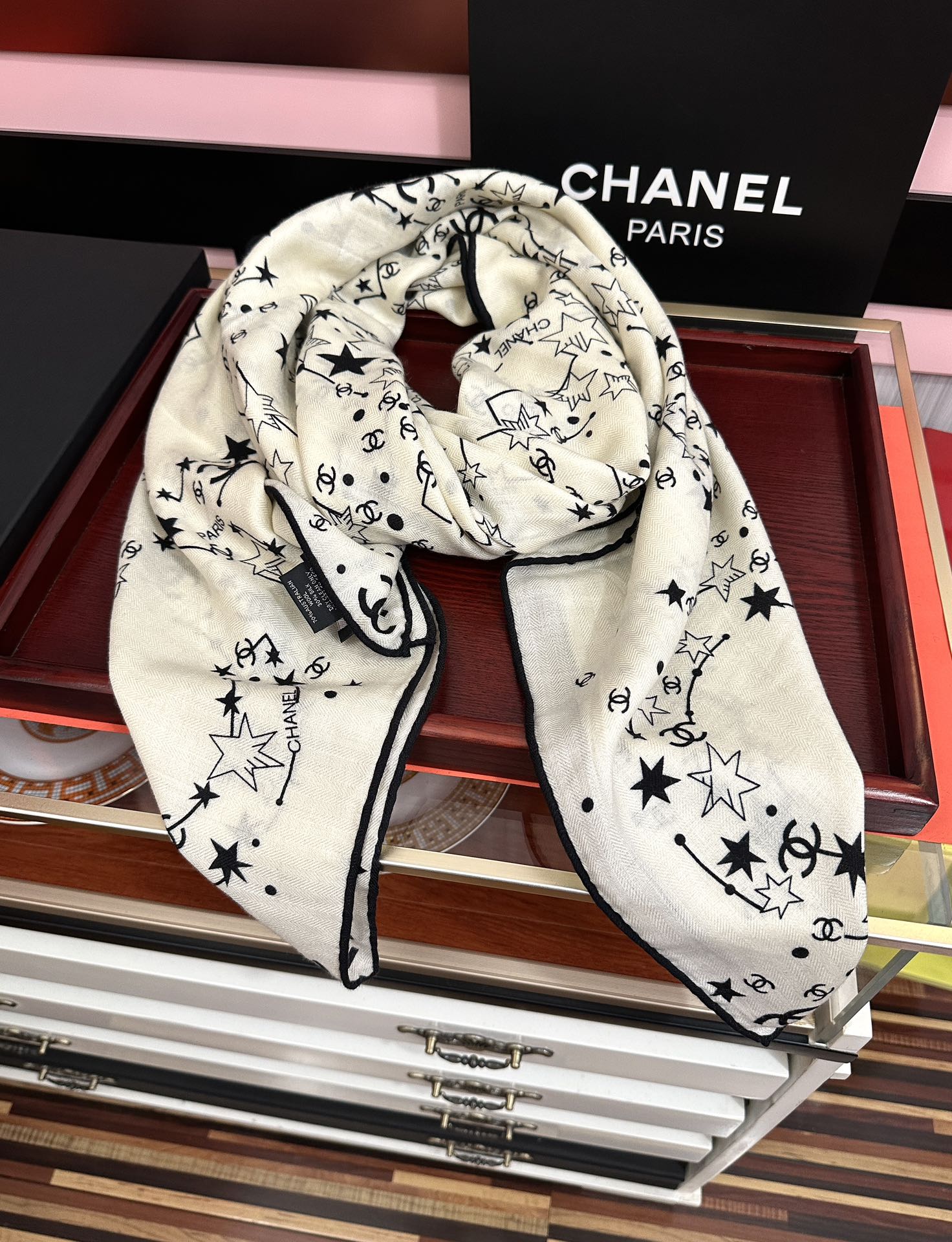 新款❤️2025 香奈儿 星星✨涂鸦 官网同步 【双面同色】[發]经典设计优雅风[礼物]~气质到骨子里[