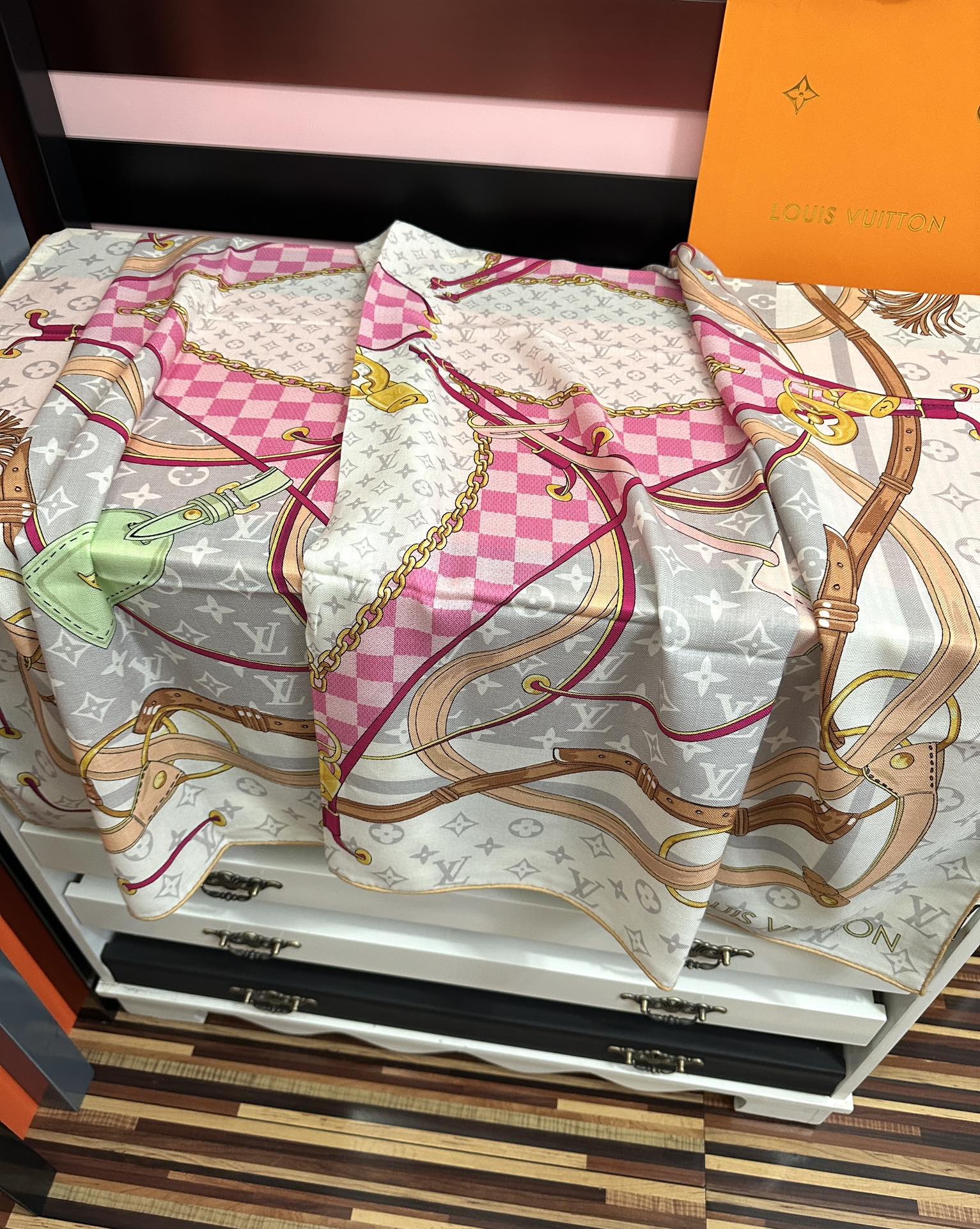 ❤️上新 太好看了 L v 高品质 2025顶级设计 ZG同步【双面同色】经典优雅[礼物]~气质到骨子里