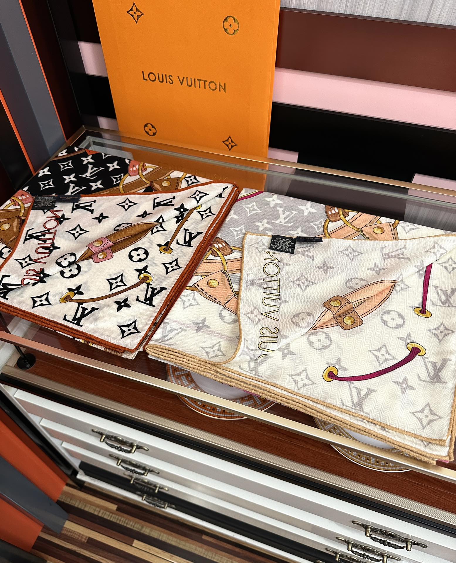 ❤️上新 太好看了 L v 高品质 2025顶级设计 ZG同步【双面同色】经典优雅[礼物]~气质到骨子里