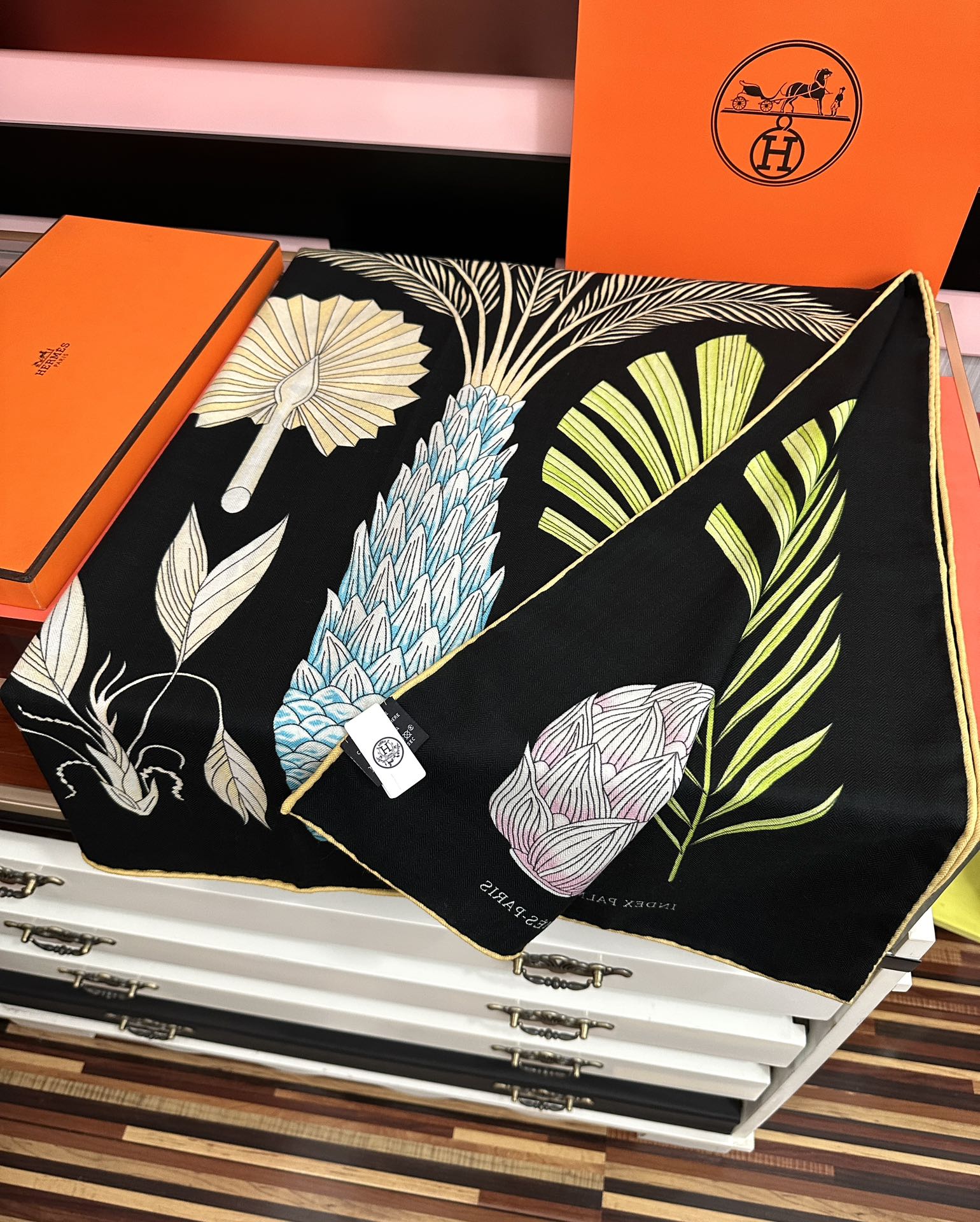 新款。2010爱马仕 ZG同步【菠萝🍍图案】[太阳]我就不推荐了回头分享一下部分复刻款的老款信息资料供大