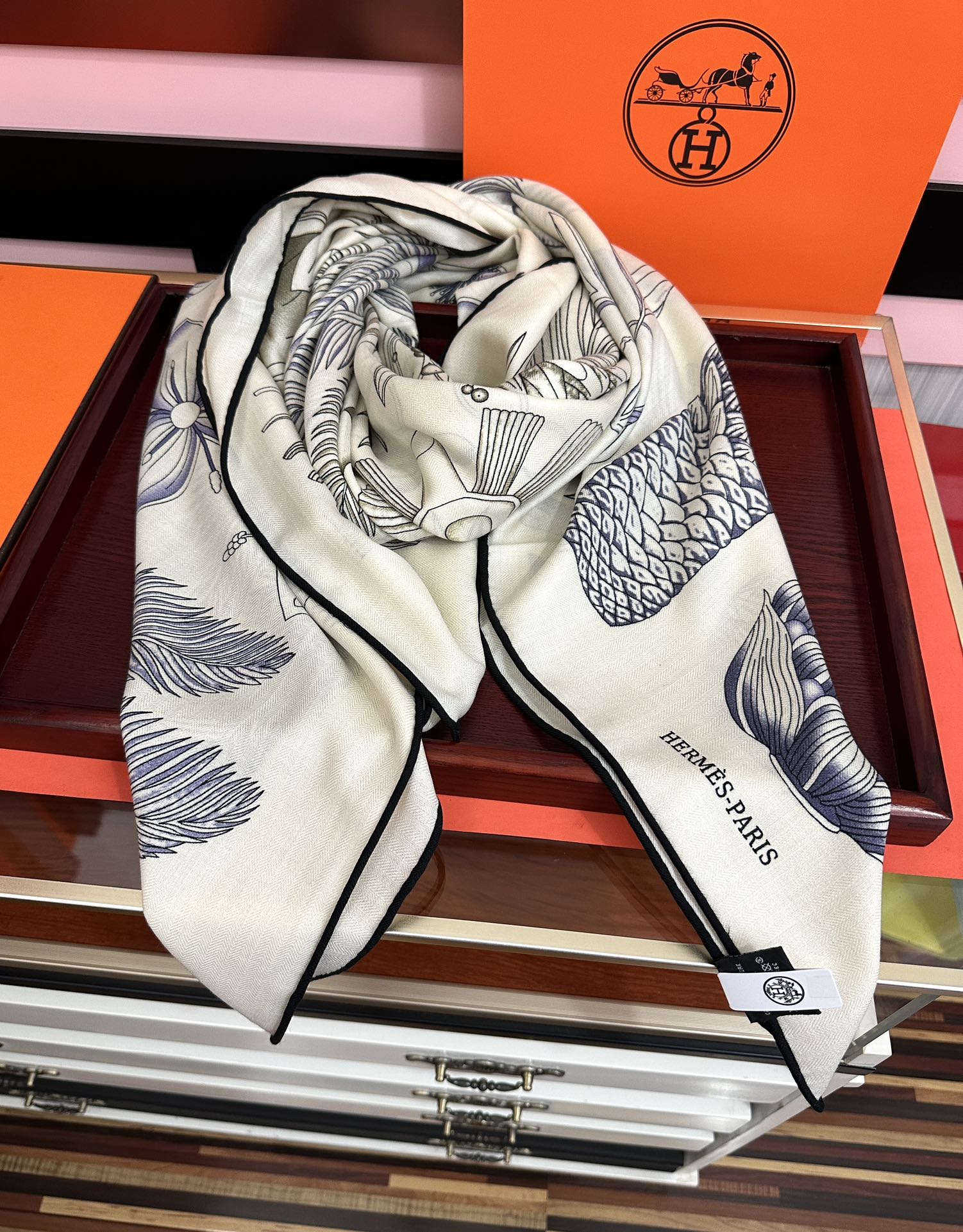 新款。2010爱马仕 ZG同步【菠萝🍍图案】[太阳]我就不推荐了回头分享一下部分复刻款的老款信息资料供大