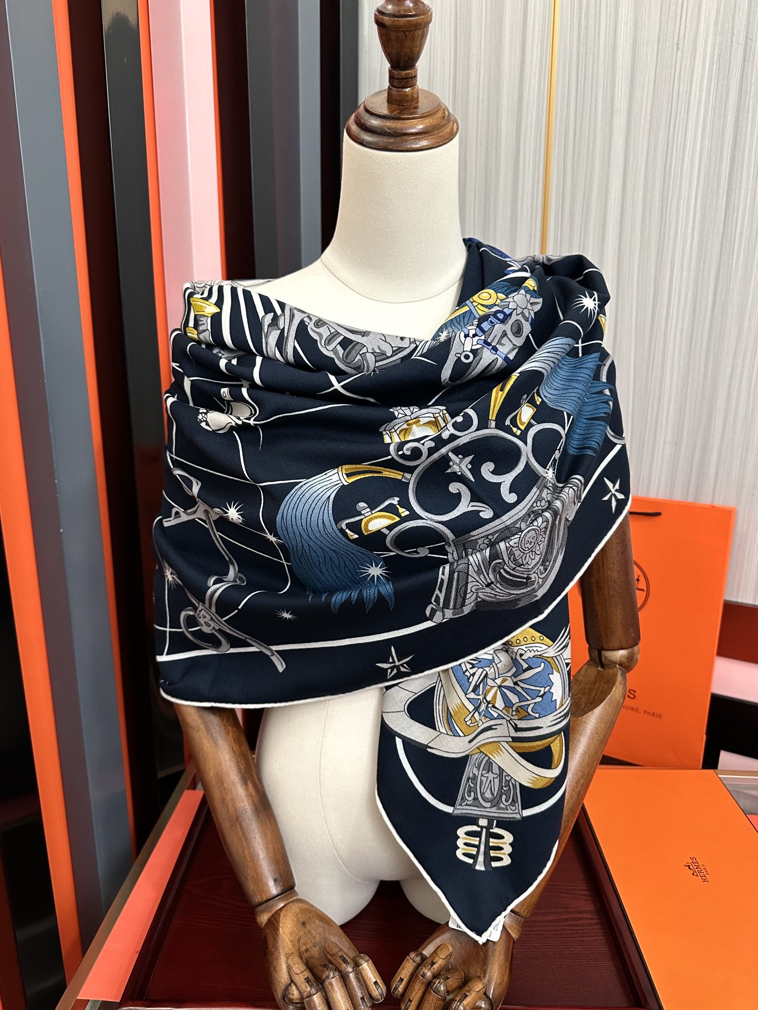 。新款 爱马仕 官网同步【星辰合唱曲】2025秋冬新款[爱心]新一季丝巾采购清单估计各位养马人们已经列好