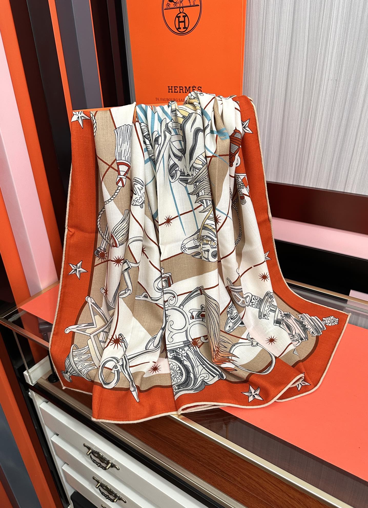 。新款 爱马仕 官网同步【星辰合唱曲】2025秋冬新款[爱心]新一季丝巾采购清单估计各位养马人们已经列好