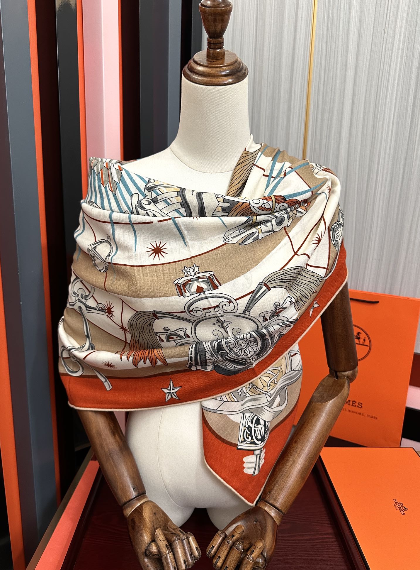 。新款 爱马仕 官网同步【星辰合唱曲】2025秋冬新款[爱心]新一季丝巾采购清单估计各位养马人们已经列好