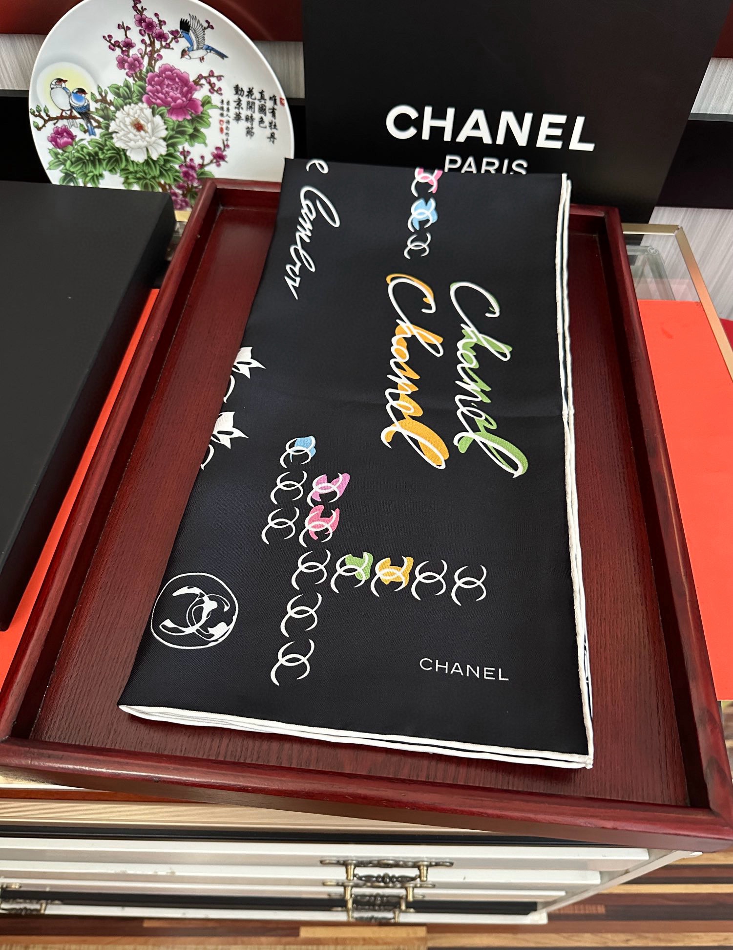 🔥双面同色 香奈儿18姆米 高版本👍香奶奶永远都是比较经典[發]一条印有字母Logo交织图案巧妙搭配[得