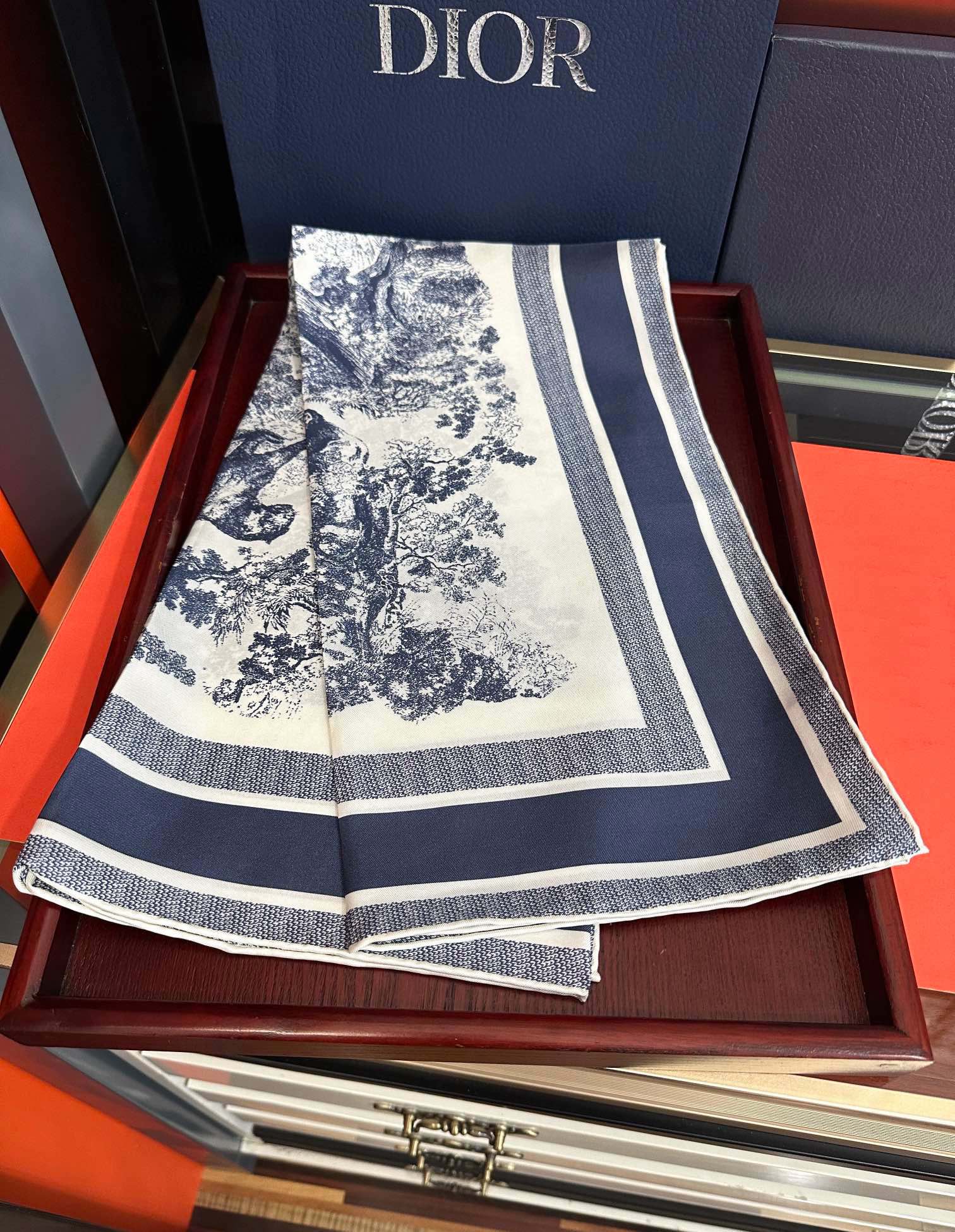 🔥Dior 印花方巾 2025【18姆米双面同色】[庆祝]Sauvage 茹伊印花这款方巾以经典的 Sa
