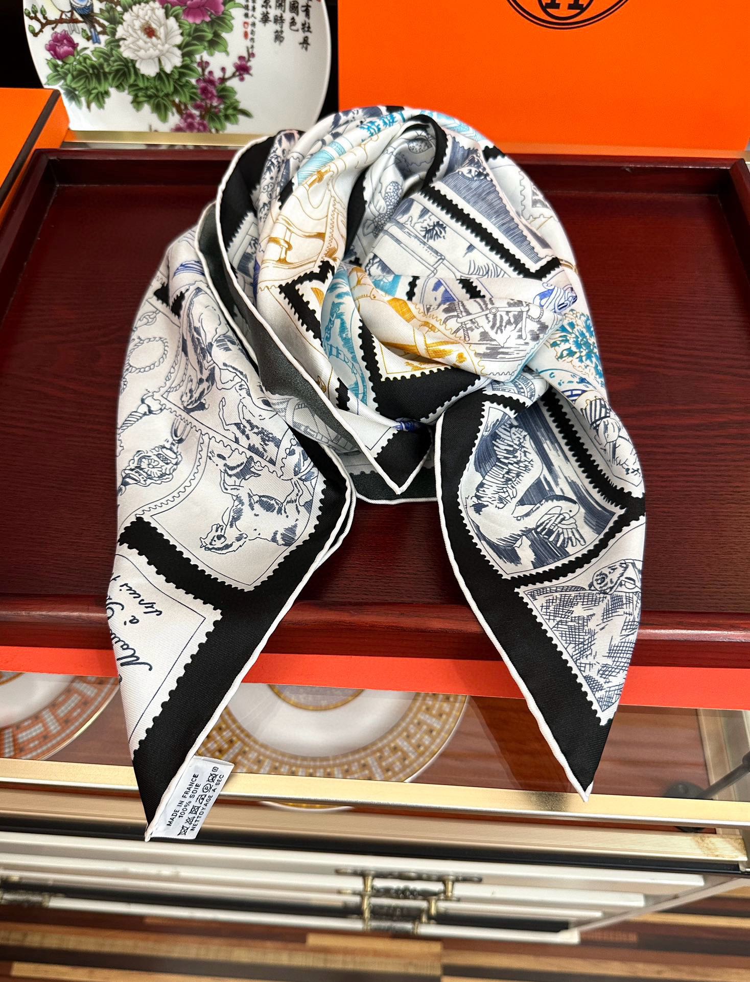 上新2025 🔥HERMES 重磅[庆祝]【福宝集邮者】90方巾[嘴唇]精简时髦，太美了 品质感很显好[