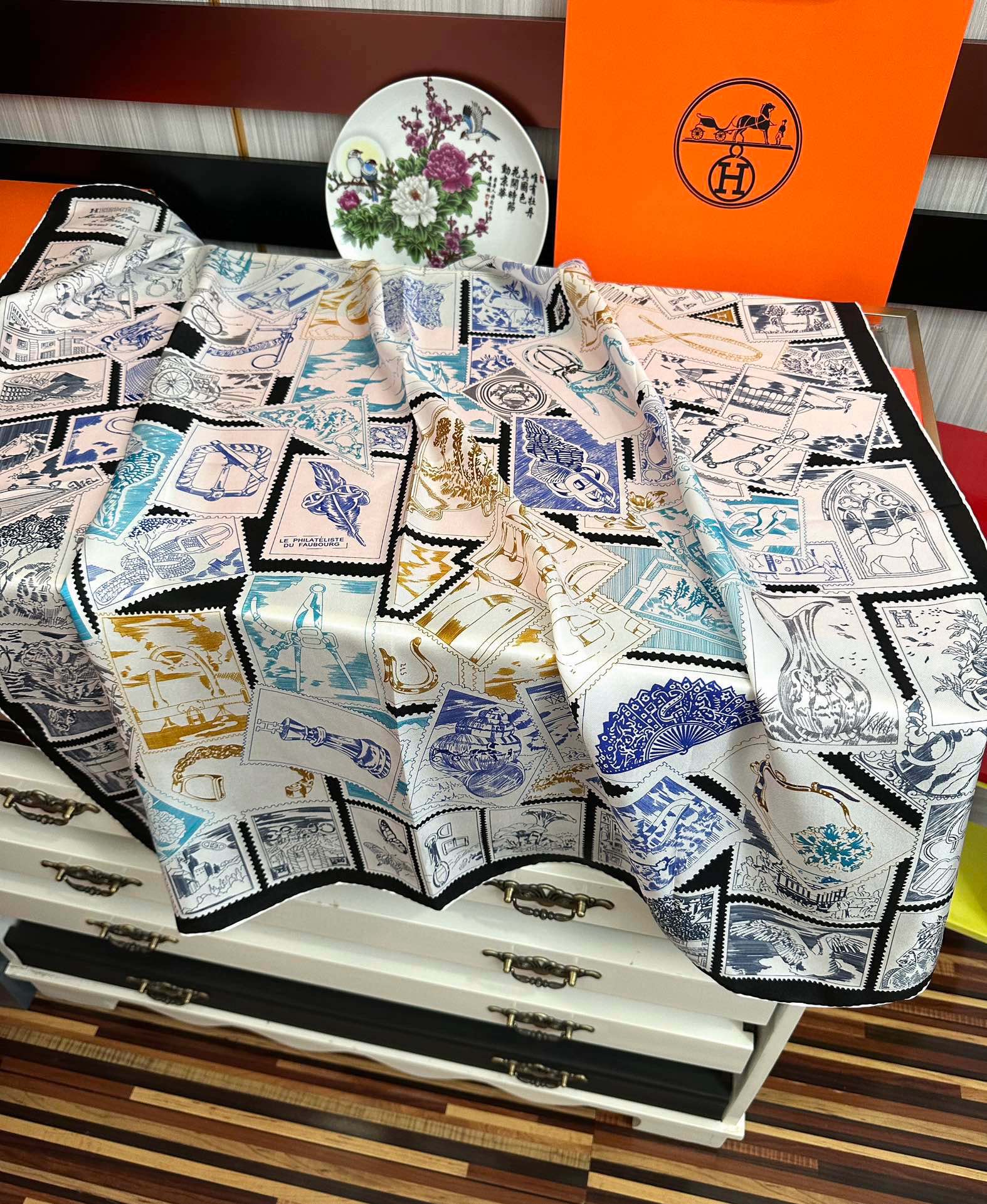 上新2025 🔥HERMES 重磅[庆祝]【福宝集邮者】90方巾[嘴唇]精简时髦，太美了 品质感很显好[