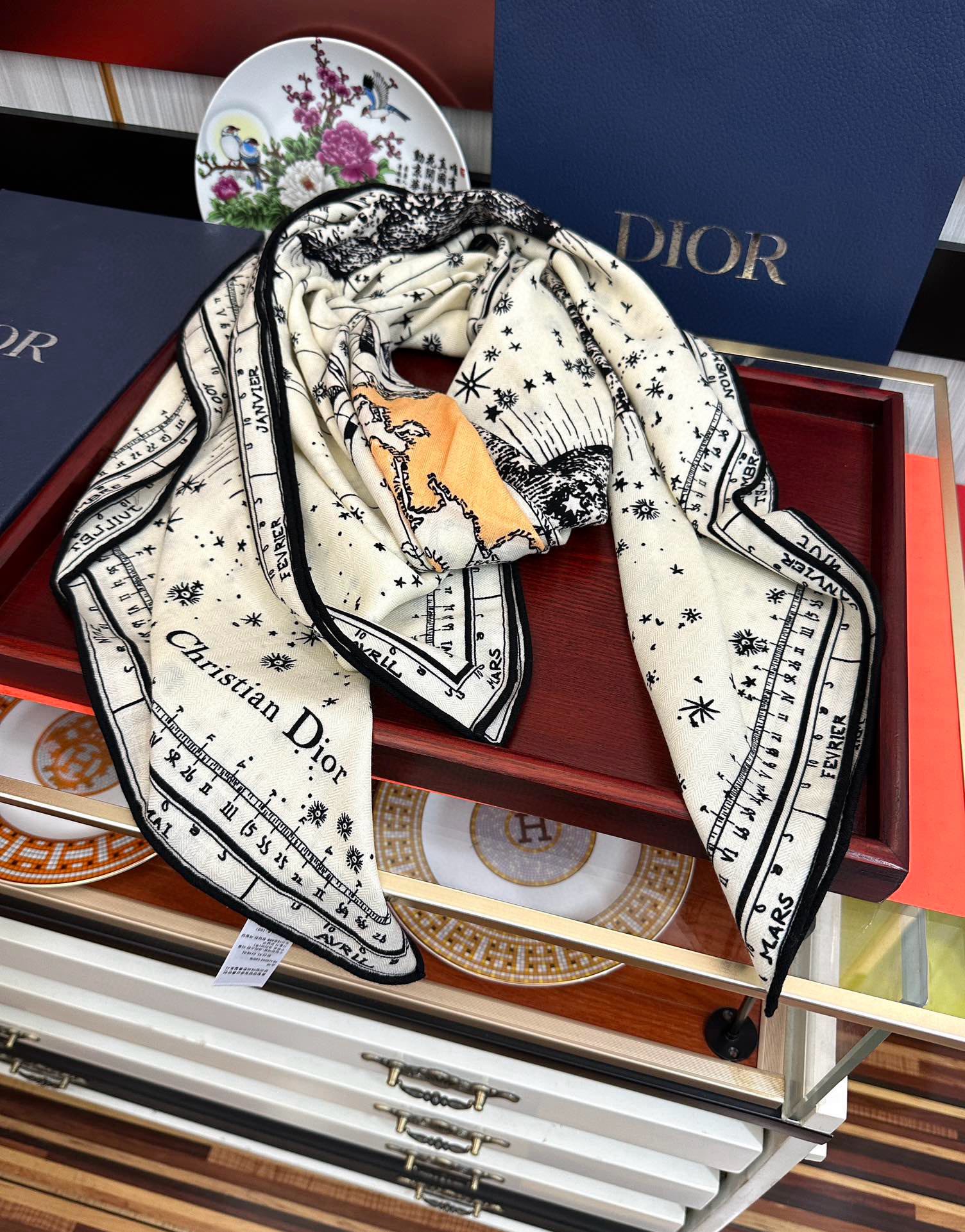 上新❤️迪奥 【双面同色地球图案】经典优雅[礼物]~气质到骨子里[色]新一季的面料超高级，真心超级柔软，