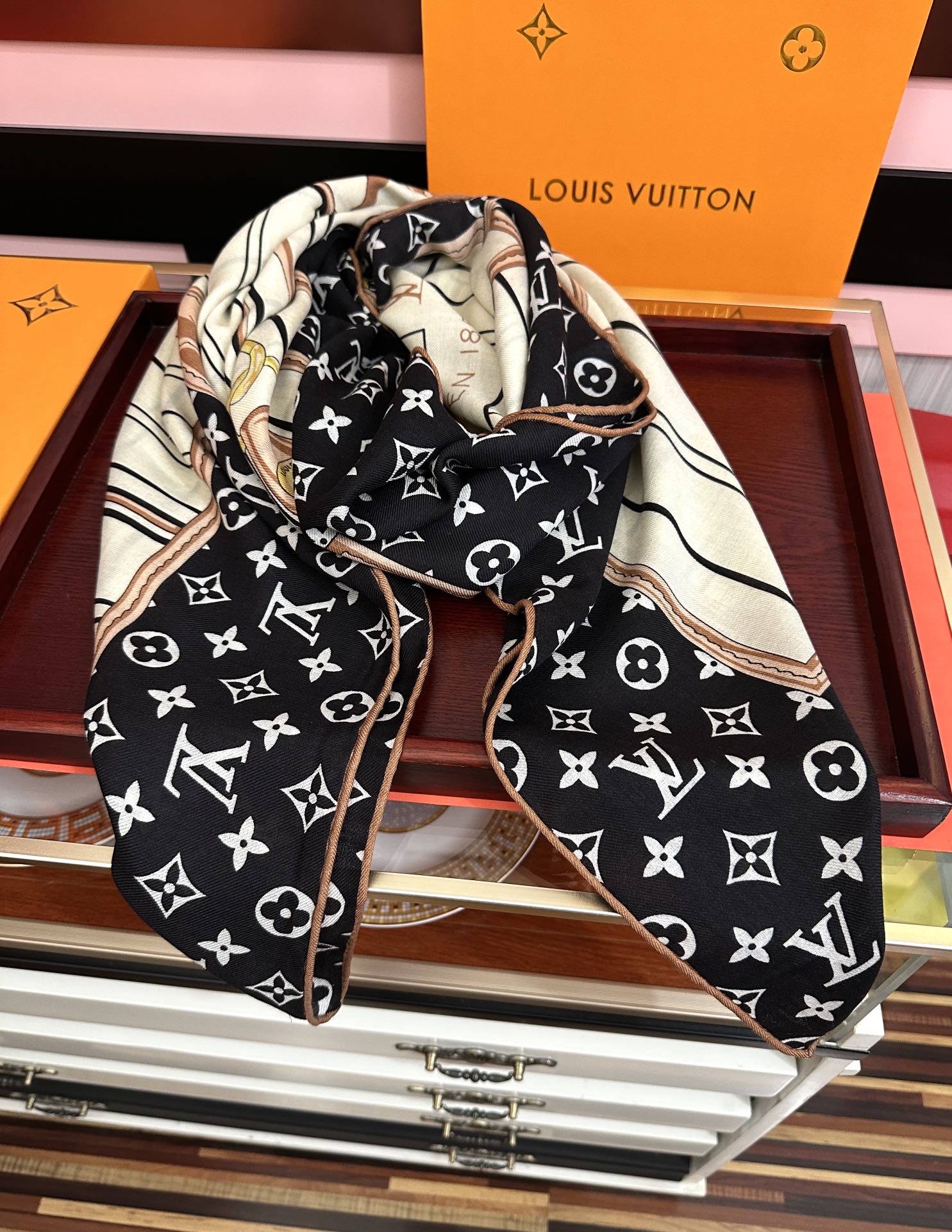 新款❤️LV 2025【双面同色】经典优雅[礼物]~气质到骨子里[色]新一季的面料超高级，真心超级柔软，