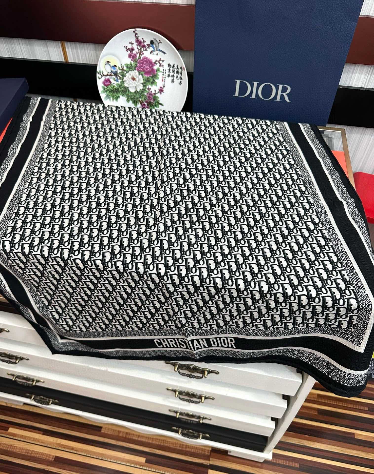 新款迪奥🔥双面同色【D字母】太美了[吃瓜]下手一定要快[嘴唇]四季都可以用[勾引]真心美的让人非常非上身