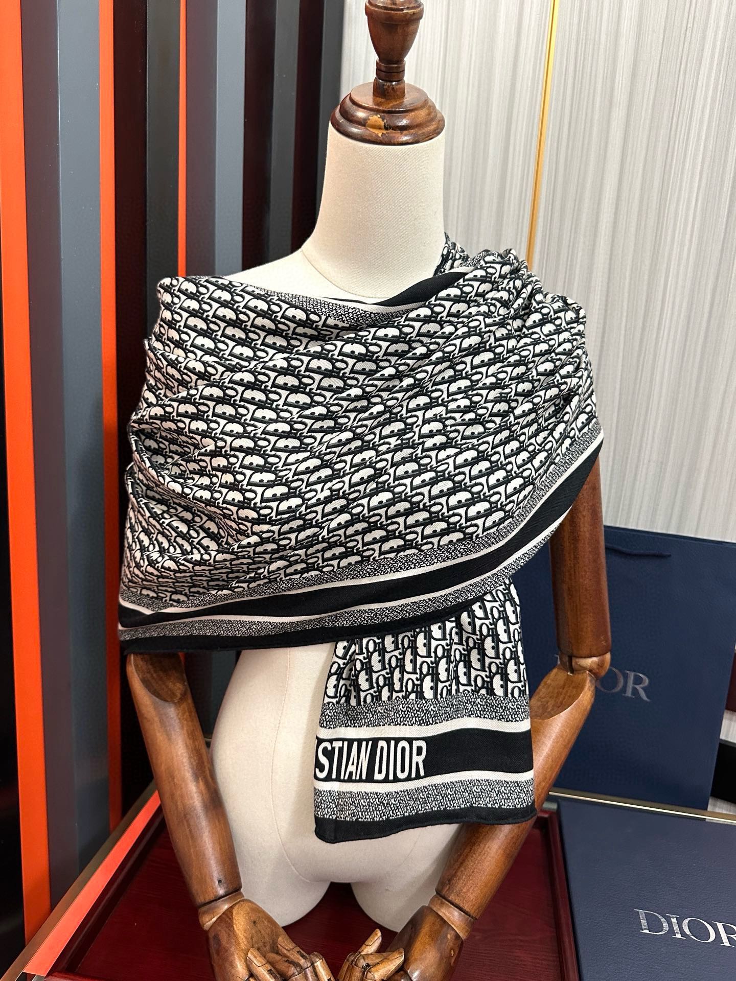 新款迪奥🔥双面同色【D字母】太美了[吃瓜]下手一定要快[嘴唇]四季都可以用[勾引]真心美的让人非常非上身