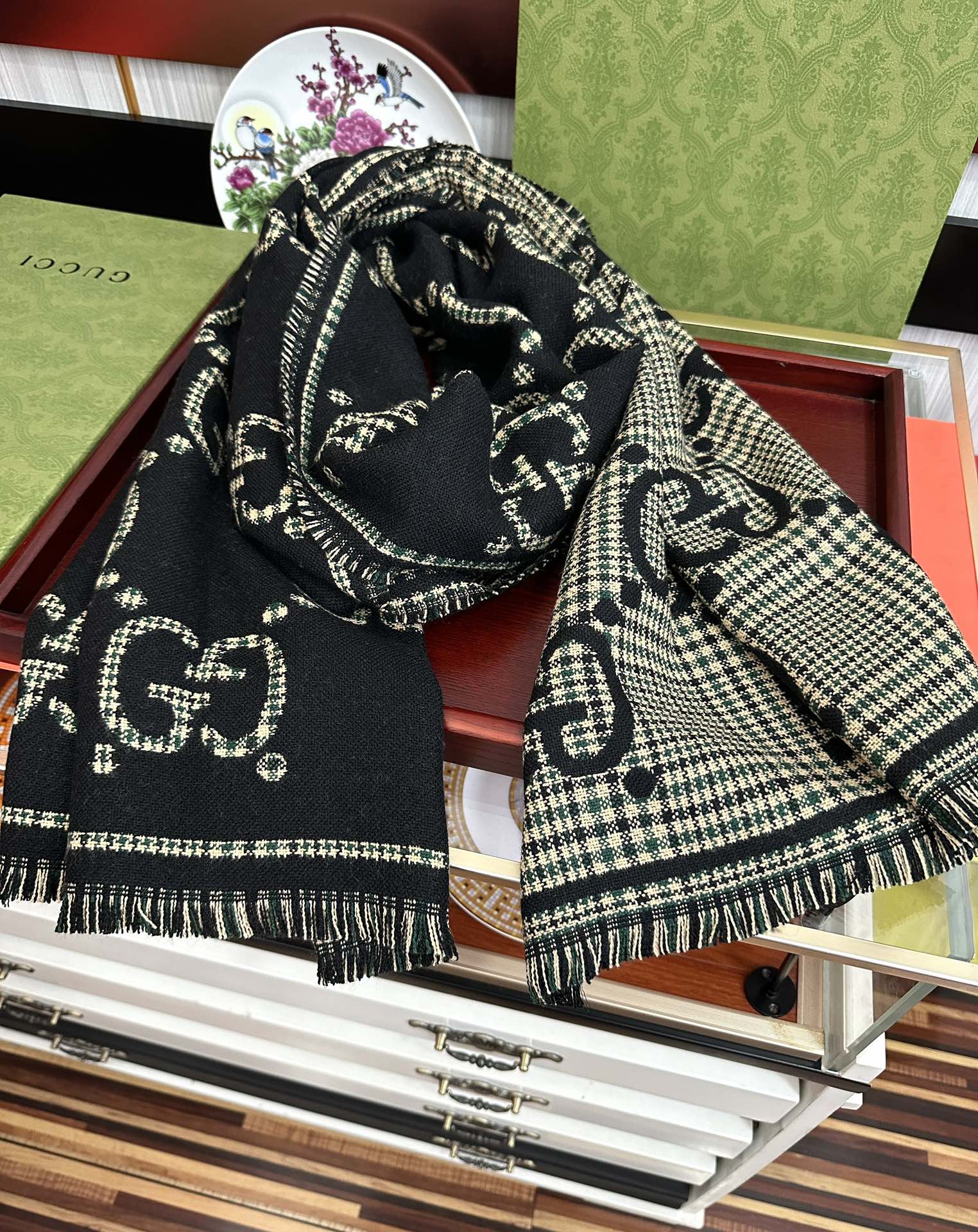 🔥【高品质】古驰 格纹大G羊毛围巾🧣又是一个秋冬王炸单品[礼物]经典GG图案是品牌在30年代开始使用的标