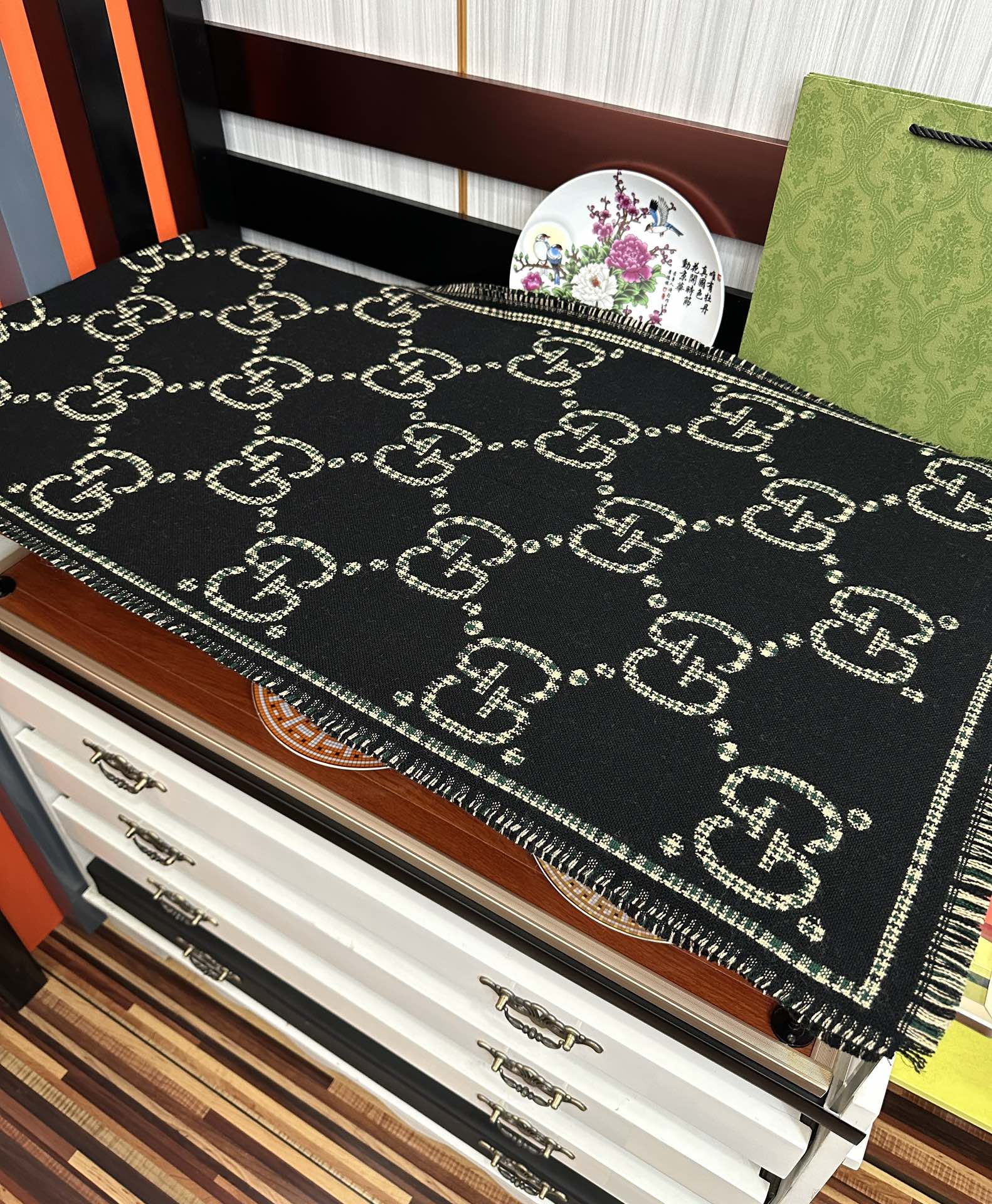 🔥【高品质】古驰 格纹大G羊毛围巾🧣又是一个秋冬王炸单品[礼物]经典GG图案是品牌在30年代开始使用的标