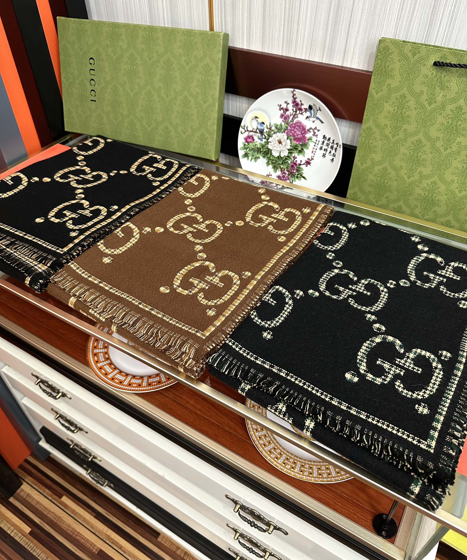 🔥【高品质】古驰 格纹大G羊毛围巾🧣又是一个秋冬王炸单品[礼物]经典GG图案是品牌在30年代开始使用的标