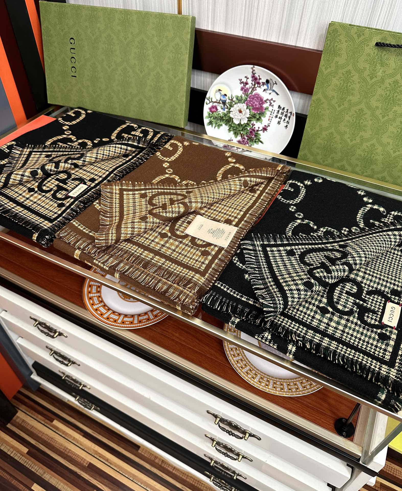 🔥【高品质】古驰 格纹大G羊毛围巾🧣又是一个秋冬王炸单品[礼物]经典GG图案是品牌在30年代开始使用的标