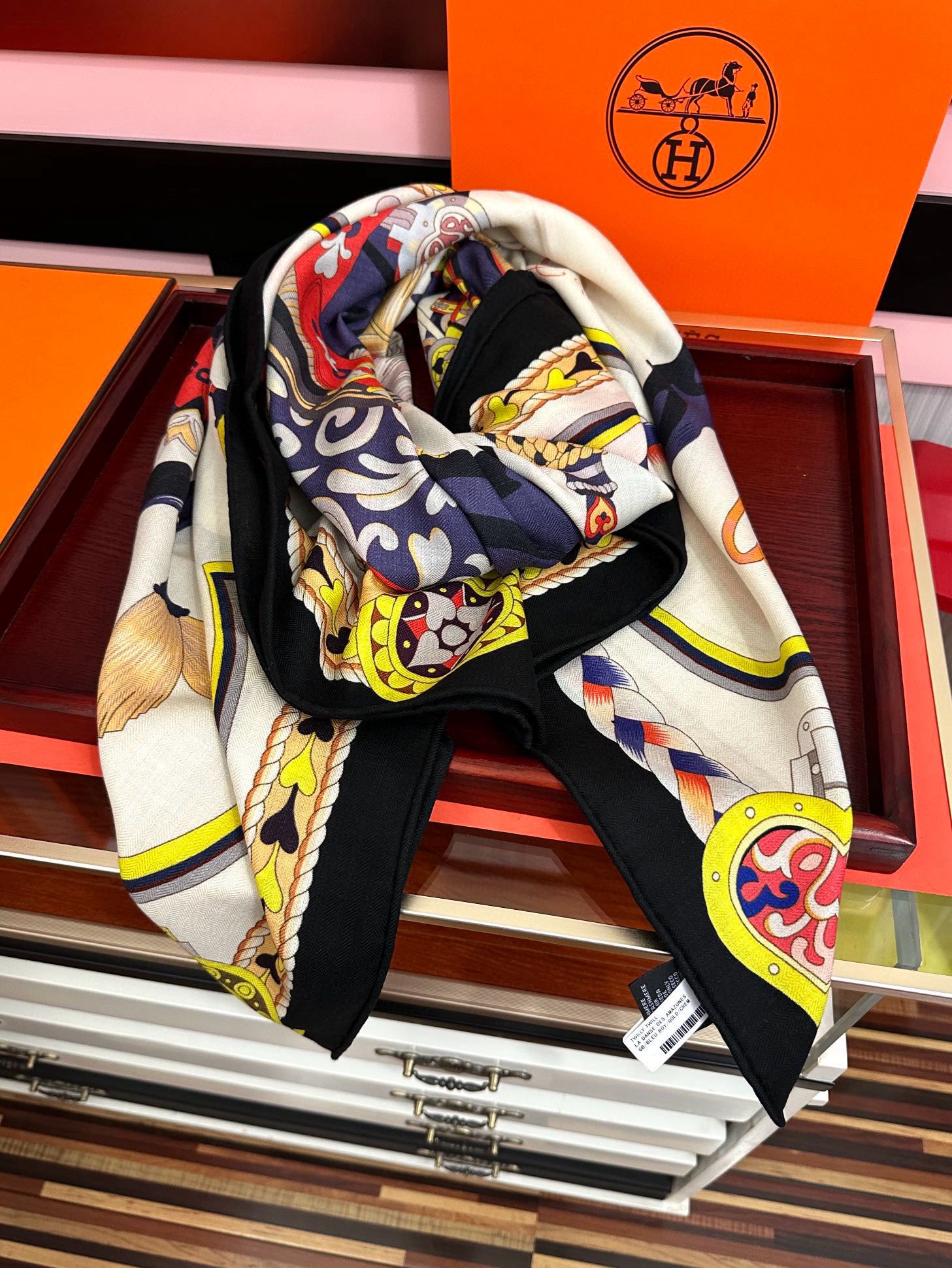 。上新 爱马仕【骏马奔腾】ZG同步 秋冬新款[爱心]新一季丝巾采购清单估计各位养马人们已经列好了[太阳]