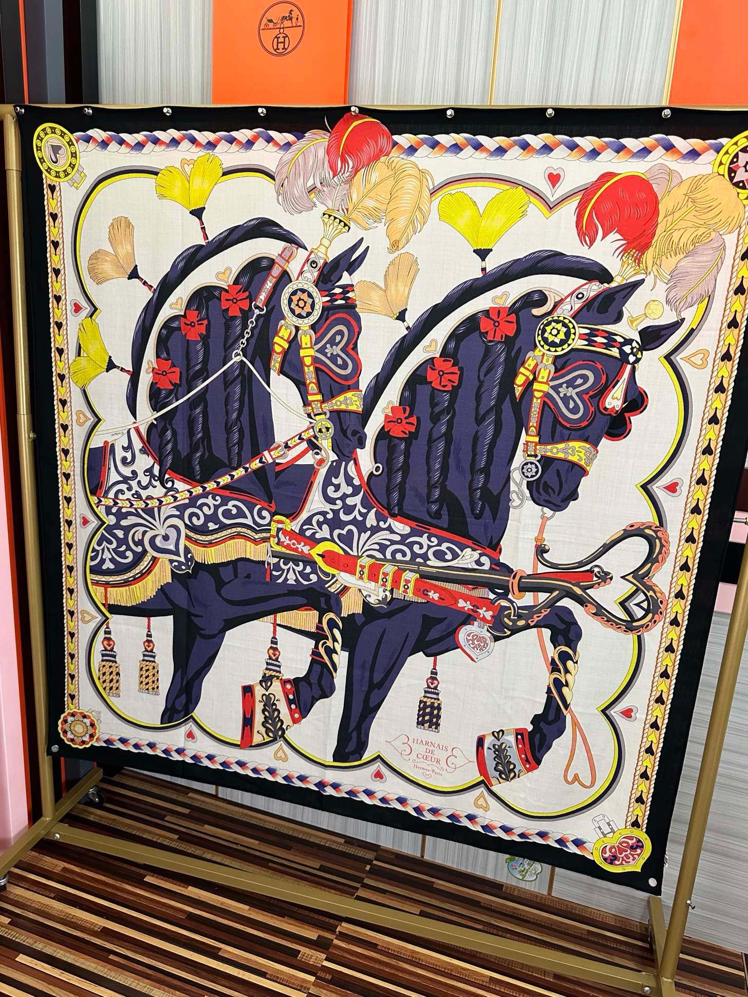 。上新 爱马仕【骏马奔腾】ZG同步 秋冬新款[爱心]新一季丝巾采购清单估计各位养马人们已经列好了[太阳]