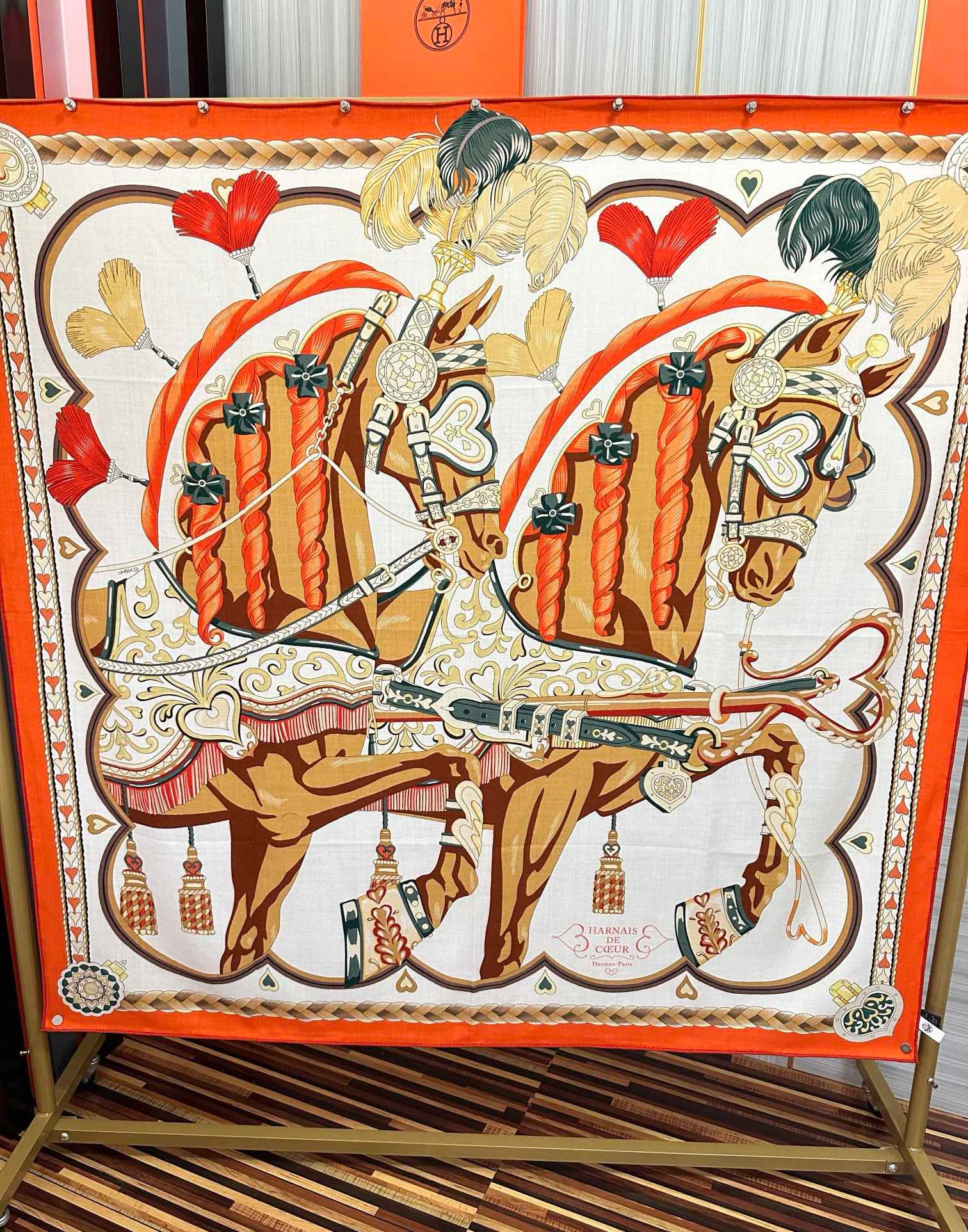 。上新 爱马仕【骏马奔腾】ZG同步 秋冬新款[爱心]新一季丝巾采购清单估计各位养马人们已经列好了[太阳]