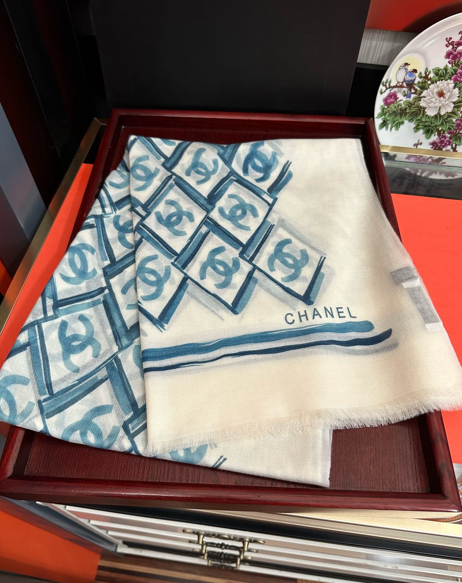 新款 小香2025最新款[爱心]真心赞👍【双c羊绒长巾】😘💍实物真心美 🎀披肩配以印花💓💃🏻无论设计喷绘