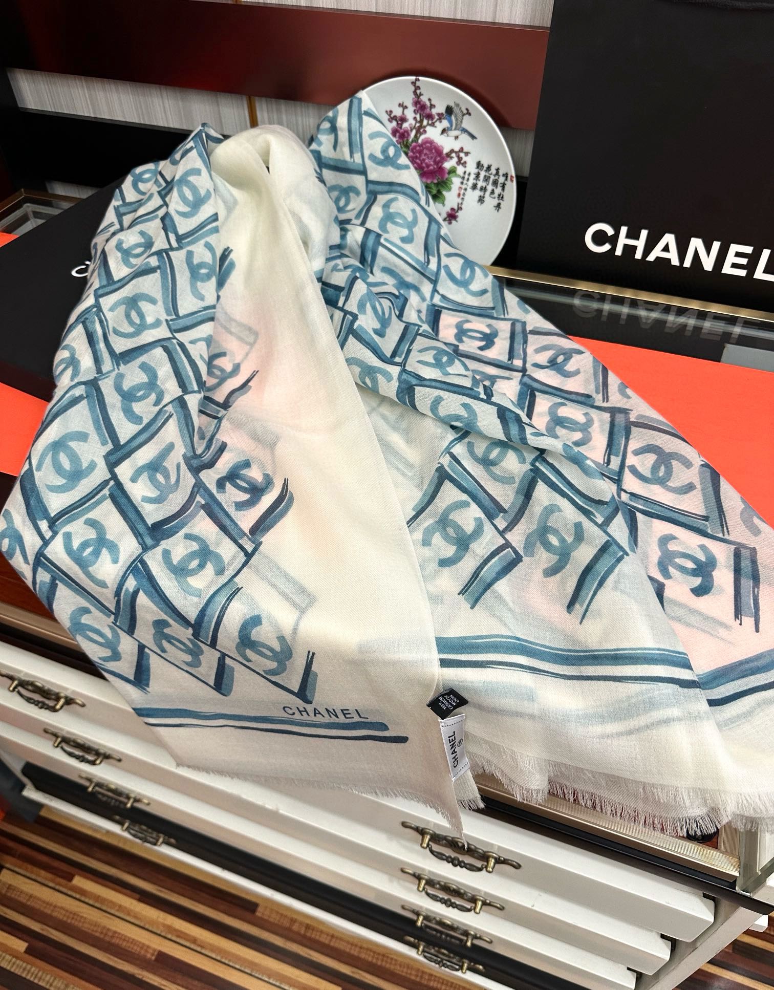 新款 小香2025最新款[爱心]真心赞👍【双c羊绒长巾】😘💍实物真心美 🎀披肩配以印花💓💃🏻无论设计喷绘