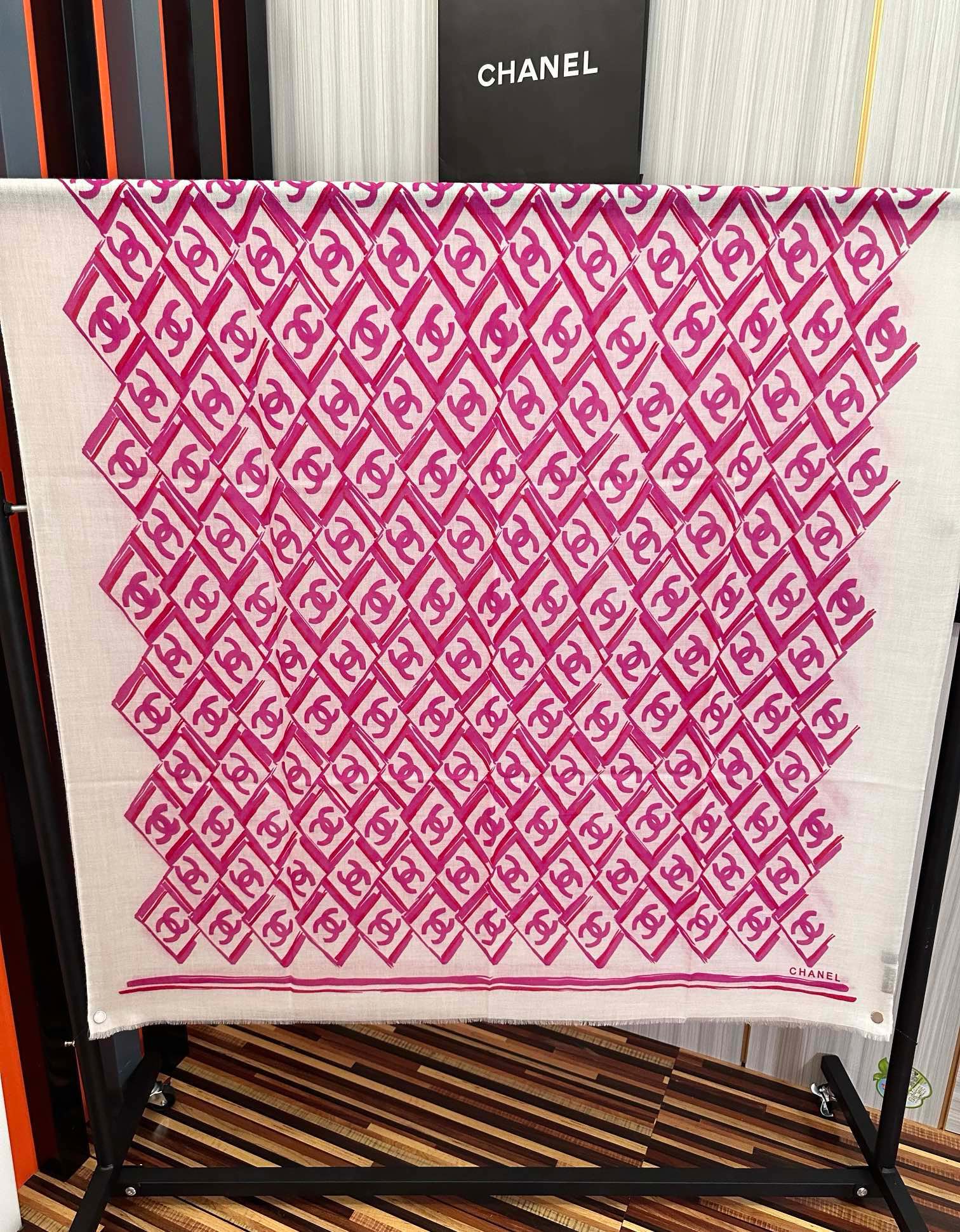 新款 小香2025最新款[爱心]真心赞👍【双c羊绒长巾】😘💍实物真心美 🎀披肩配以印花💓💃🏻无论设计喷绘