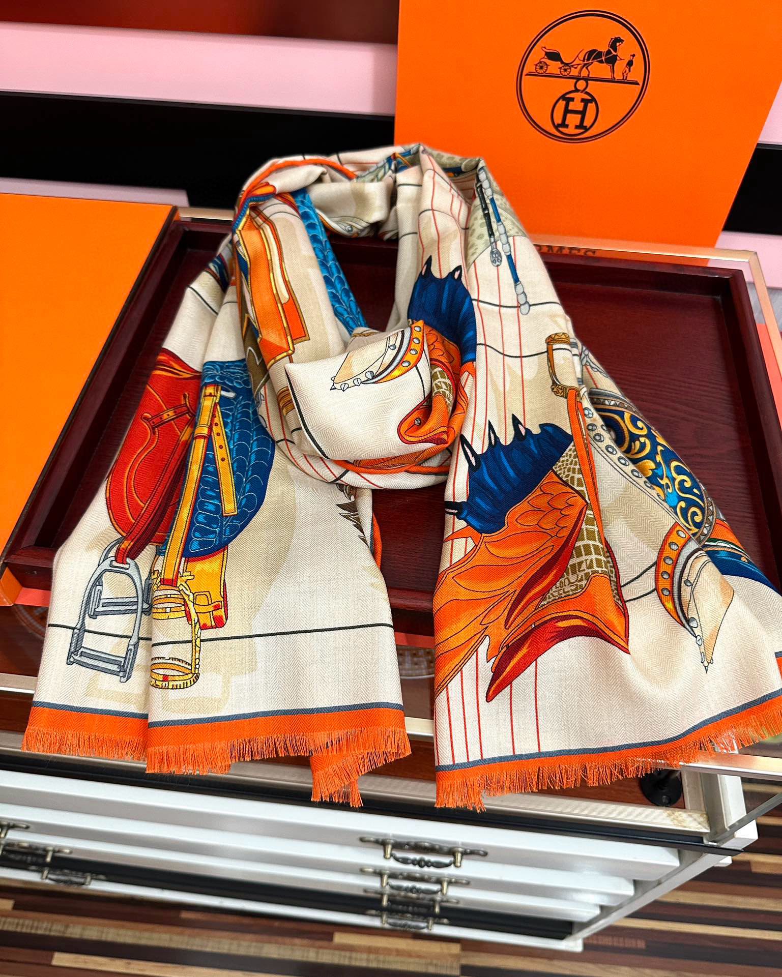 🔥新款 女士们必备款2025 新款爱马仕🔥【双面同色】太美了[吃瓜]下手一定要快[嘴唇]四季都可以用[勾