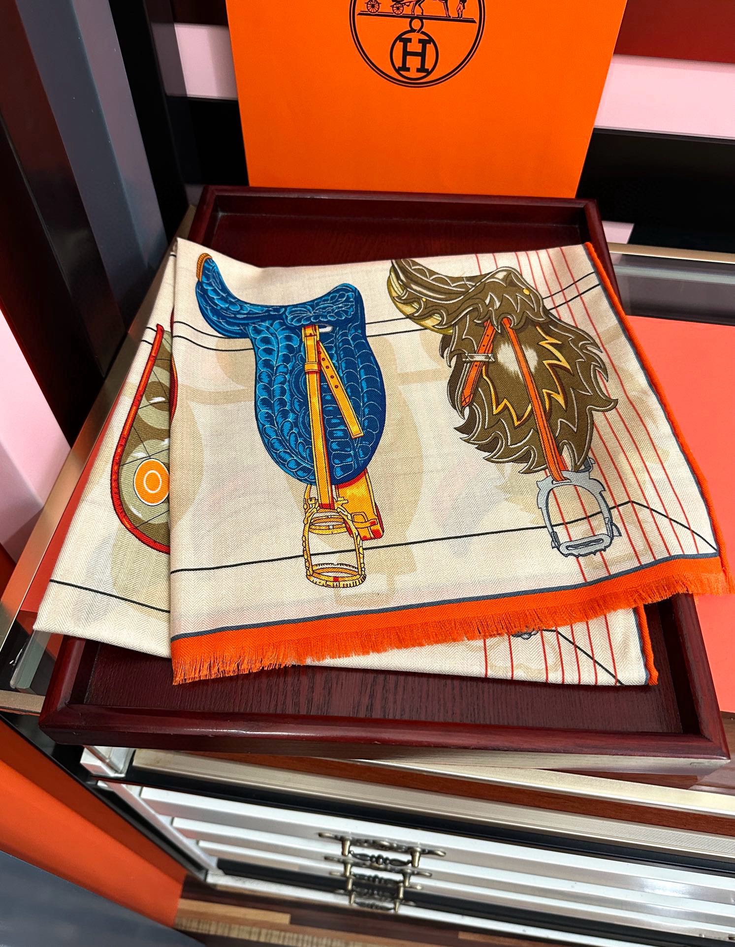 🔥新款 女士们必备款2025 新款爱马仕🔥【双面同色】太美了[吃瓜]下手一定要快[嘴唇]四季都可以用[勾