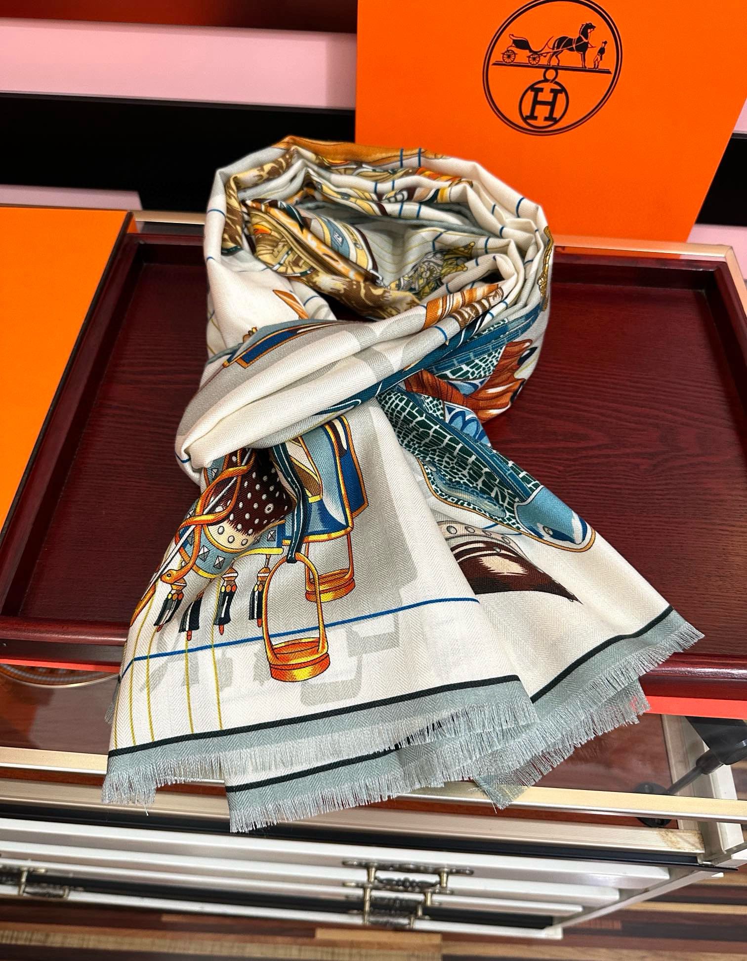 🔥新款 女士们必备款2025 新款爱马仕🔥【双面同色】太美了[吃瓜]下手一定要快[嘴唇]四季都可以用[勾