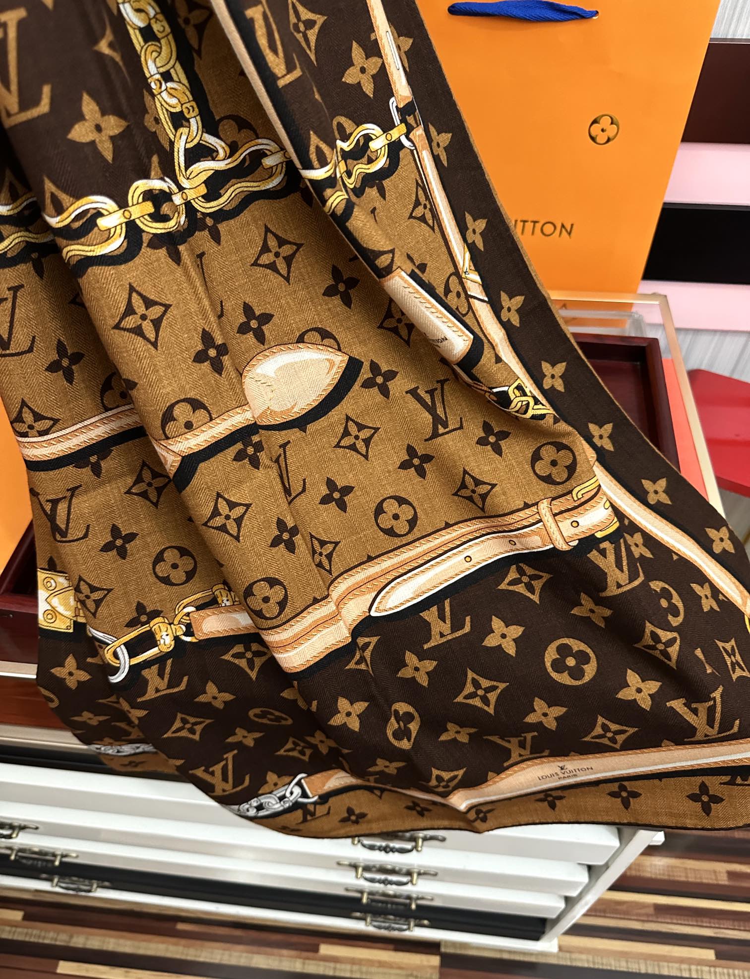 上新❤️LV 2025【双面同色热】永远都是那么经典优雅[礼物]~气质到骨子里[色]新一季的面料超高级，