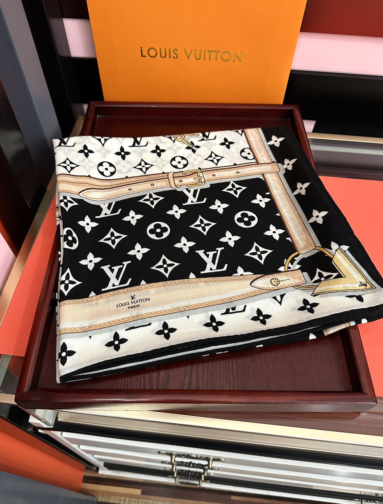 上新❤️LV 2025【双面同色热】永远都是那么经典优雅[礼物]~气质到骨子里[色]新一季的面料超高级，