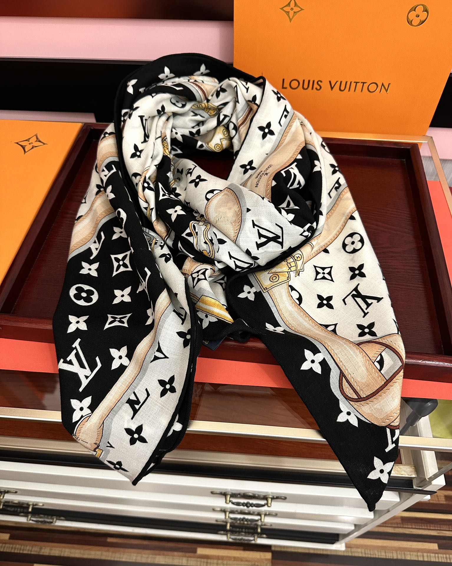 上新❤️LV 2025【双面同色热】永远都是那么经典优雅[礼物]~气质到骨子里[色]新一季的面料超高级，