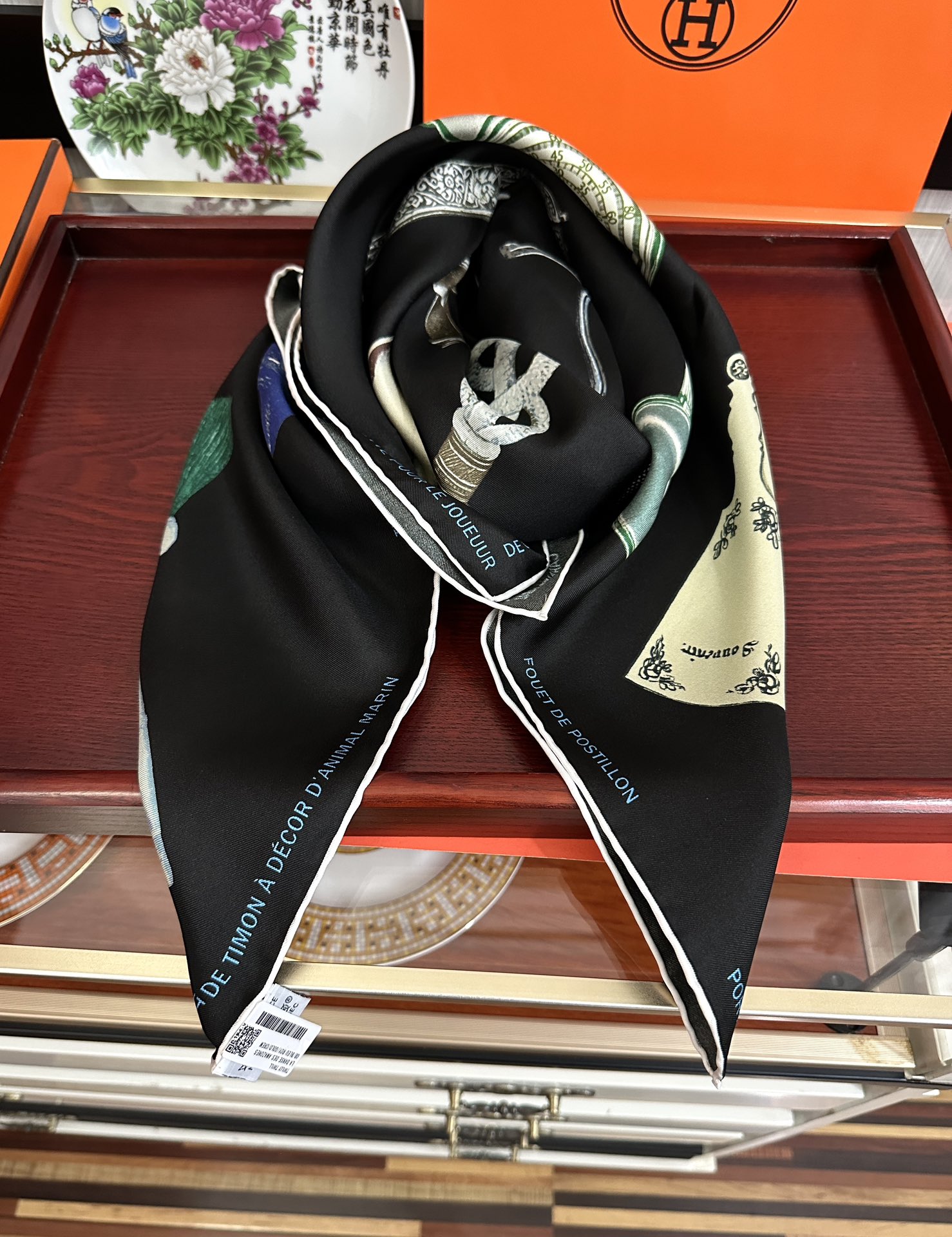 🔥 最新款 HERMES 重磅[庆祝]【形影相随】方巾[嘴唇]精简时髦，品质感很显好[得意]好搭到上瘾的