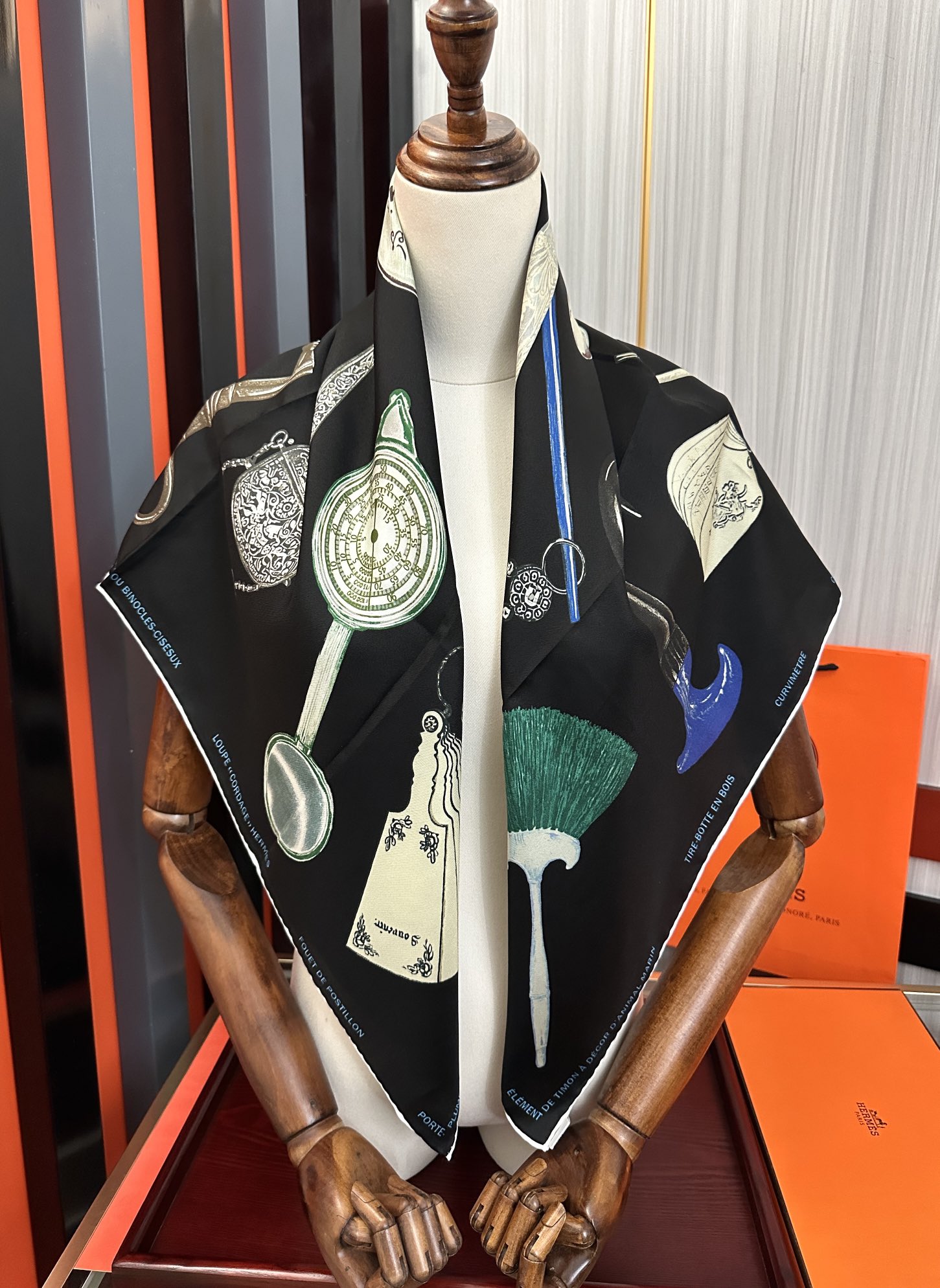 🔥 最新款 HERMES 重磅[庆祝]【形影相随】方巾[嘴唇]精简时髦，品质感很显好[得意]好搭到上瘾的