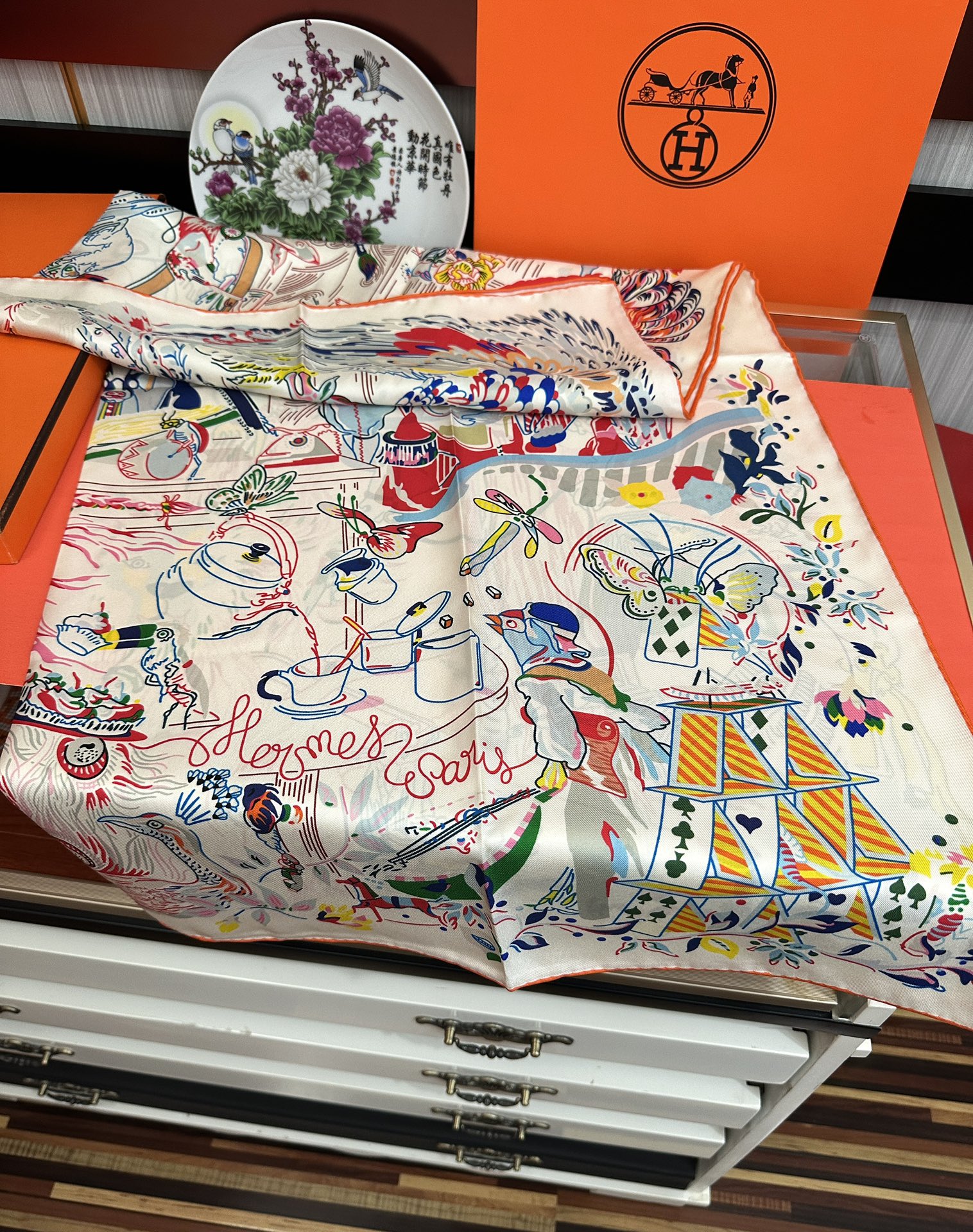 🔥高版本 爱马仕 官网同步【埃米尔奇幻之夜 】设计师：Virginie 夜幕降临在圣奥诺雷街（rue d