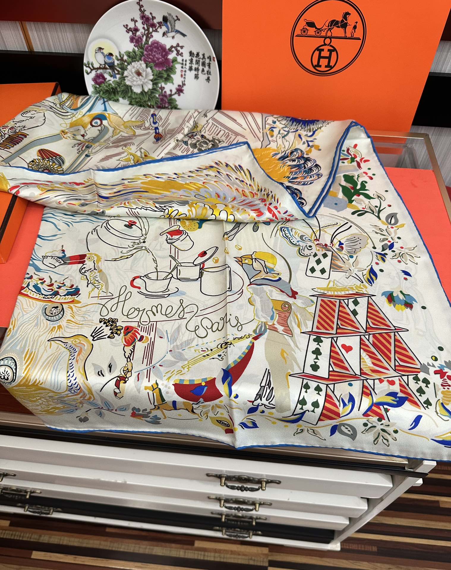 🔥高版本 爱马仕 官网同步【埃米尔奇幻之夜 】设计师：Virginie 夜幕降临在圣奥诺雷街（rue d