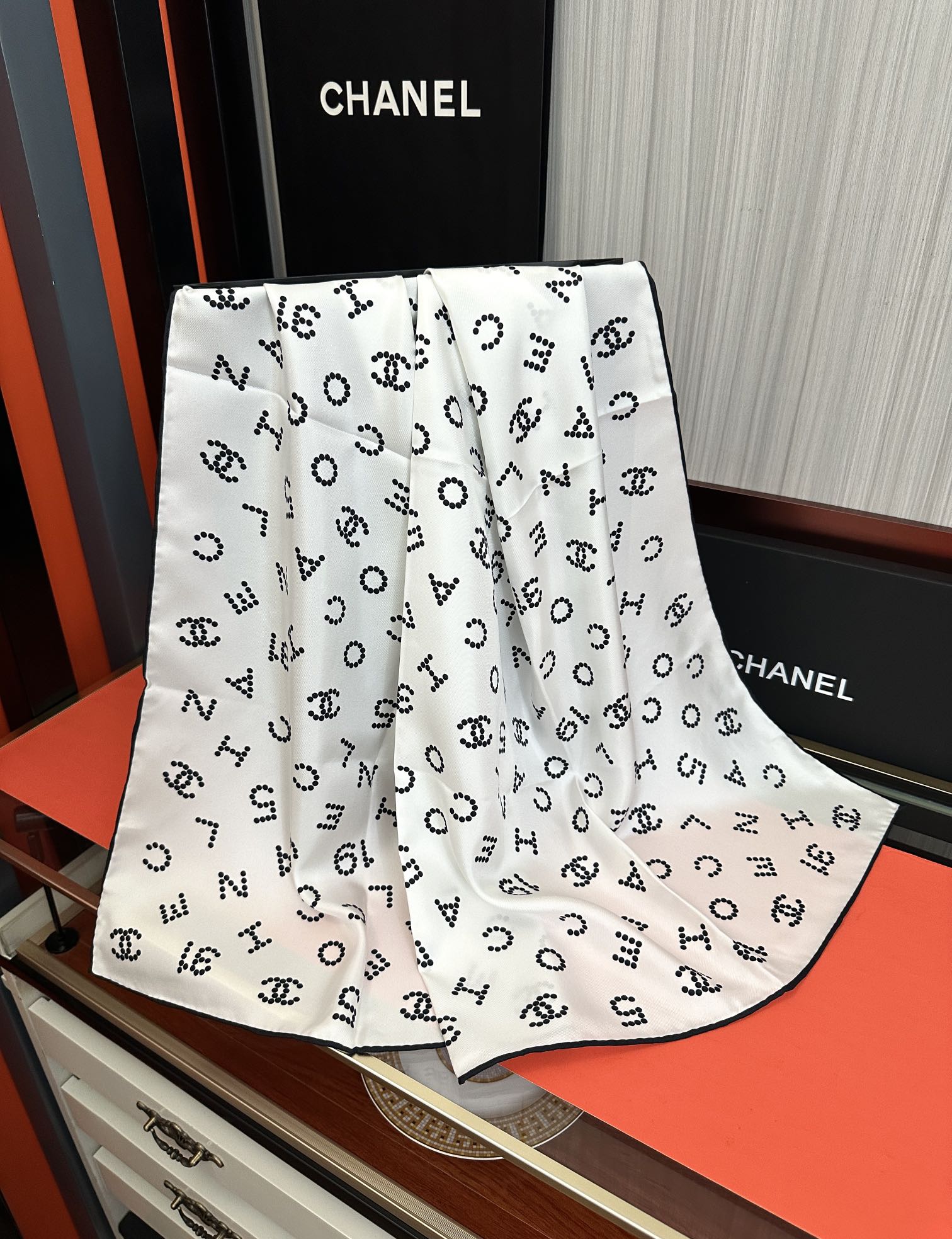 🔥 2080香奈儿 官网同步【双面同色 18姆米】 高版本👍香奶奶永远都是比较经典[發]一条印有字母Lo