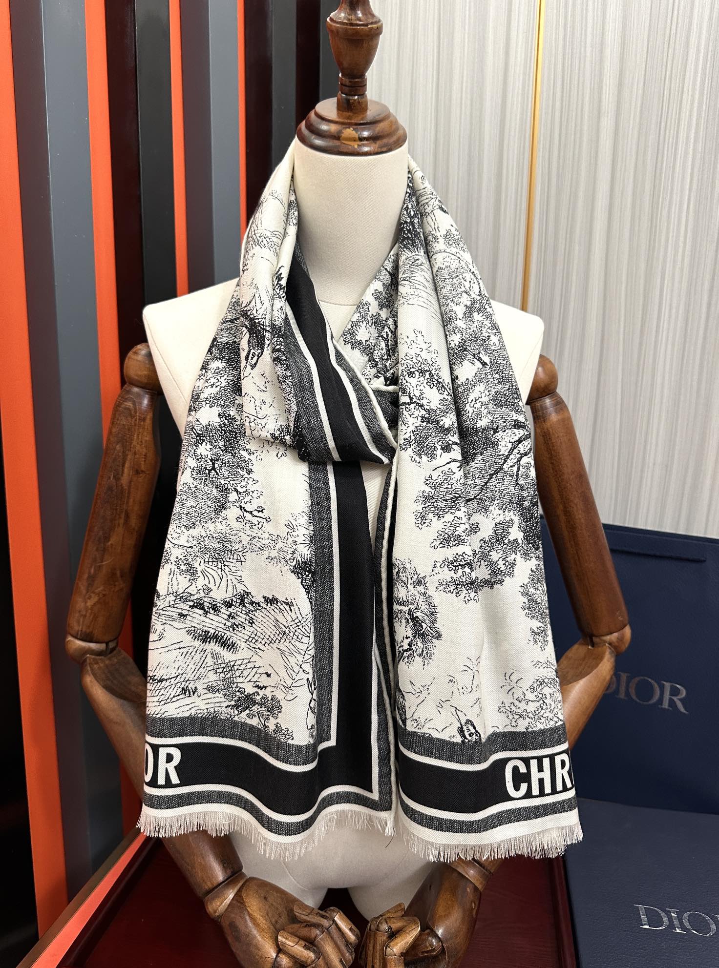 新款迪奥🔥双面同色【动物丛林】太美了[吃瓜]下手一定要快[嘴唇]四季都可以用[勾引]真心美的让人非常非上